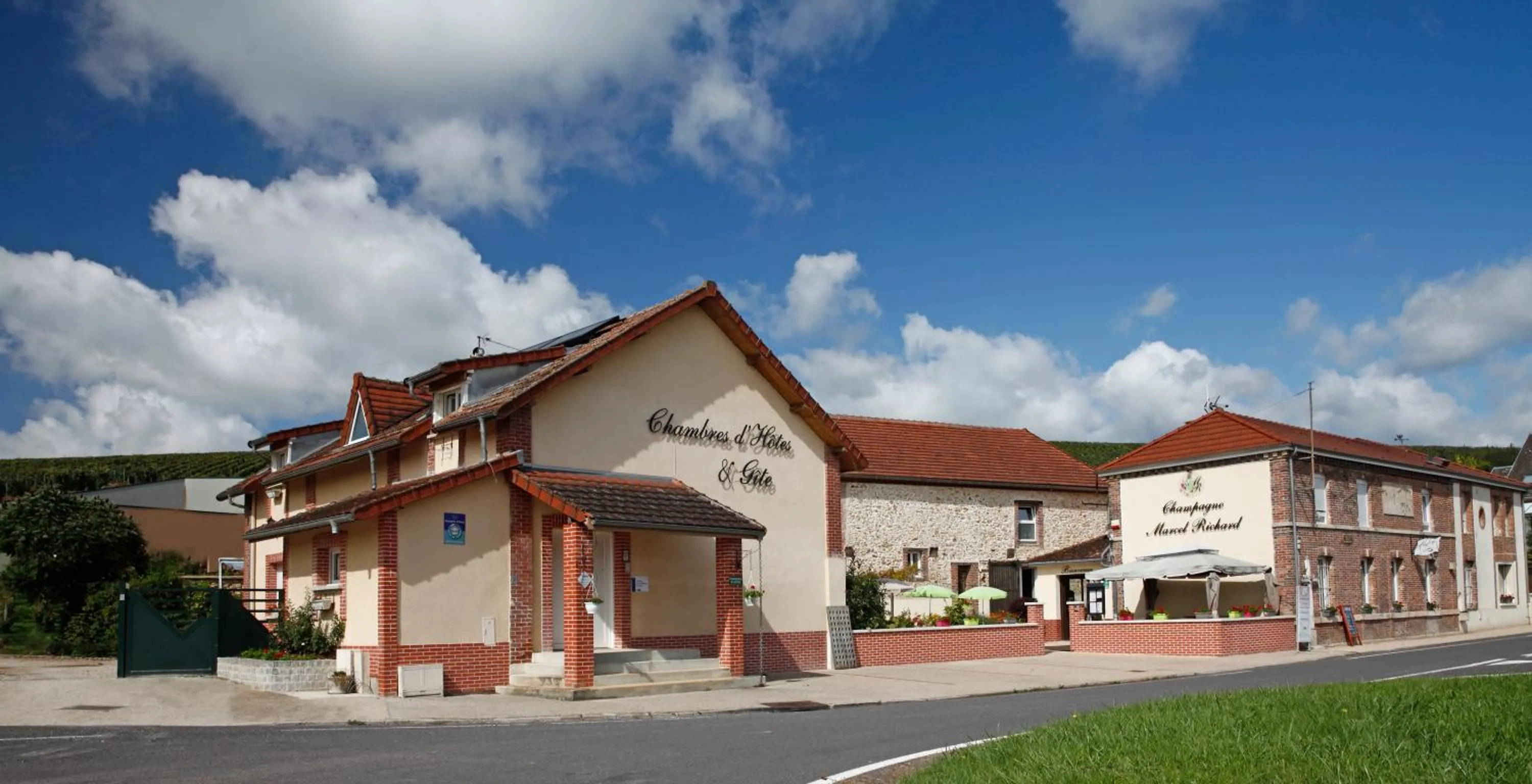 Facade/entrance in Chambre d'Hotes de la Loge