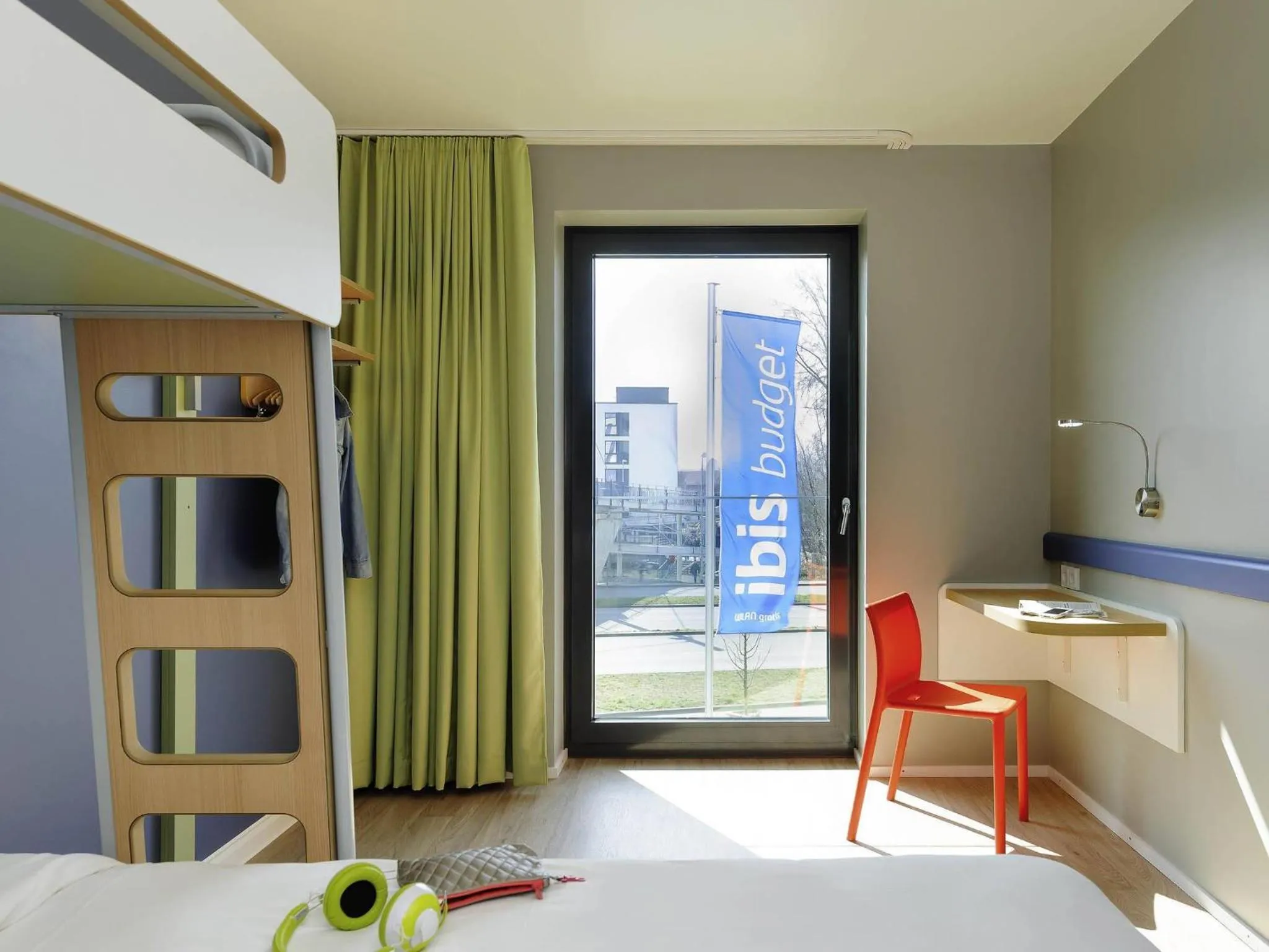 Bedroom, Bed in ibis budget Konstanz