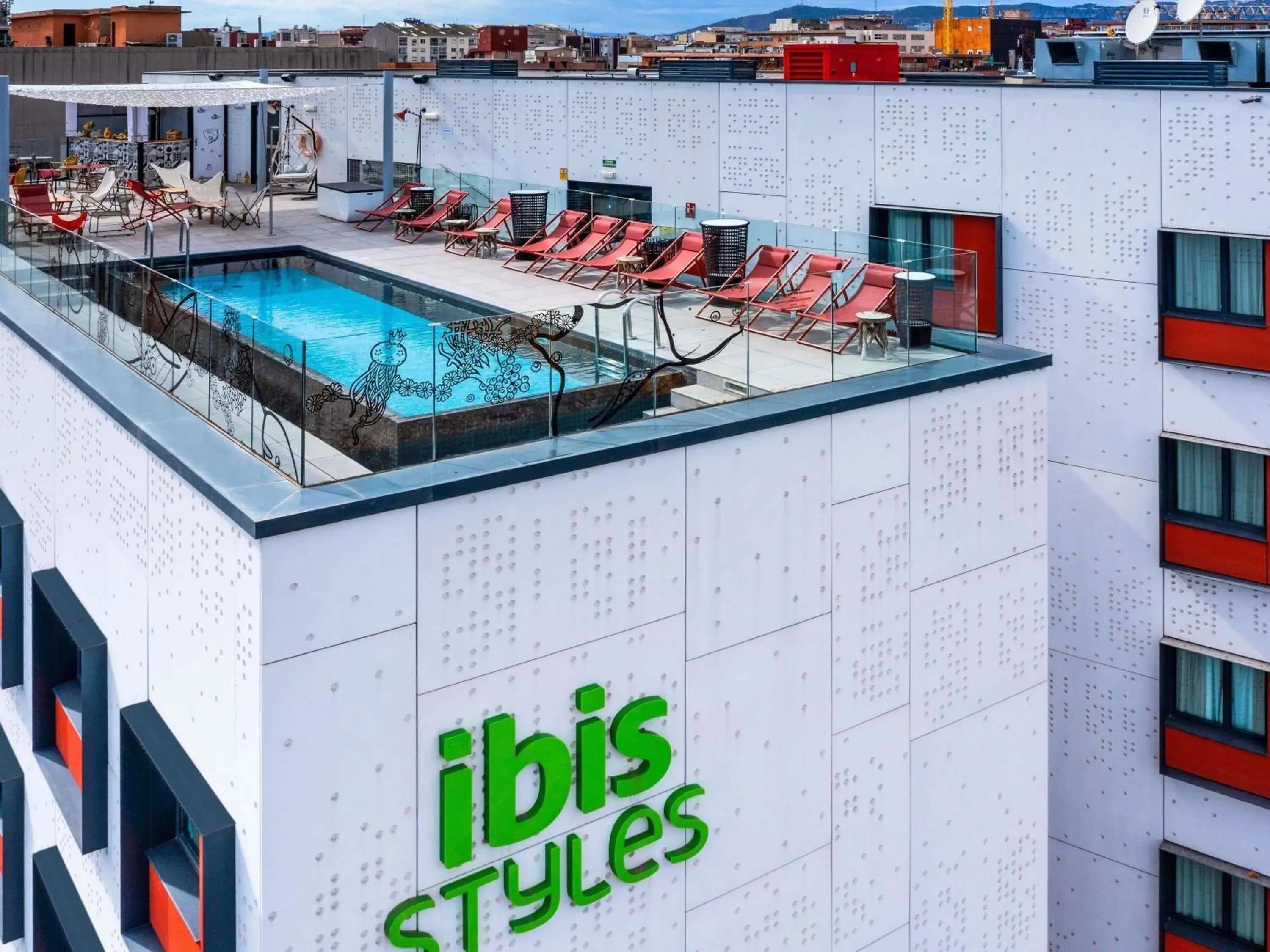Pool view in ibis Styles Barcelona City Bogatell Pool view in ibis Styles Barcelona City Bogatell