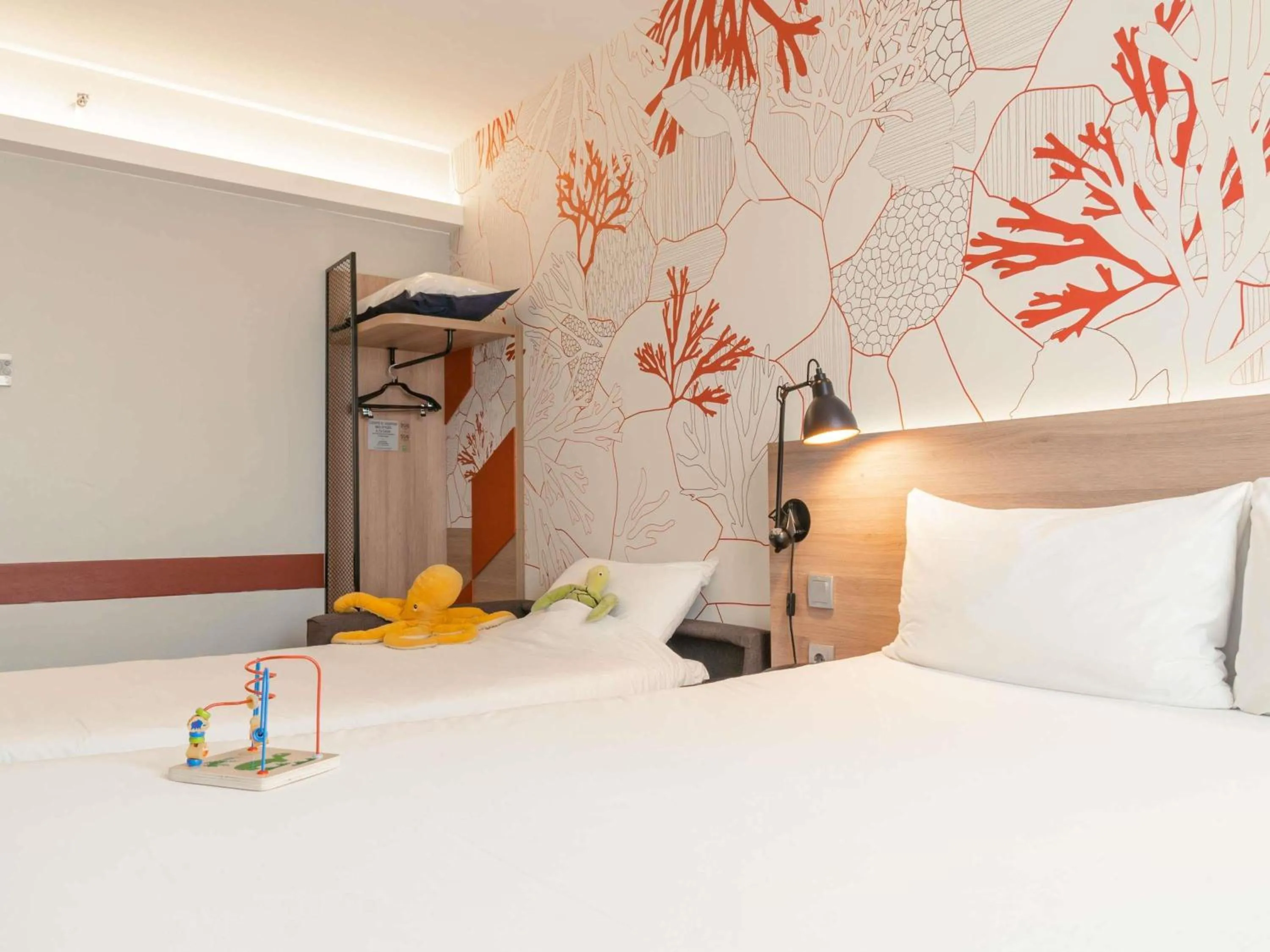 Bedroom, Bed in ibis Styles Barcelona City Bogatell