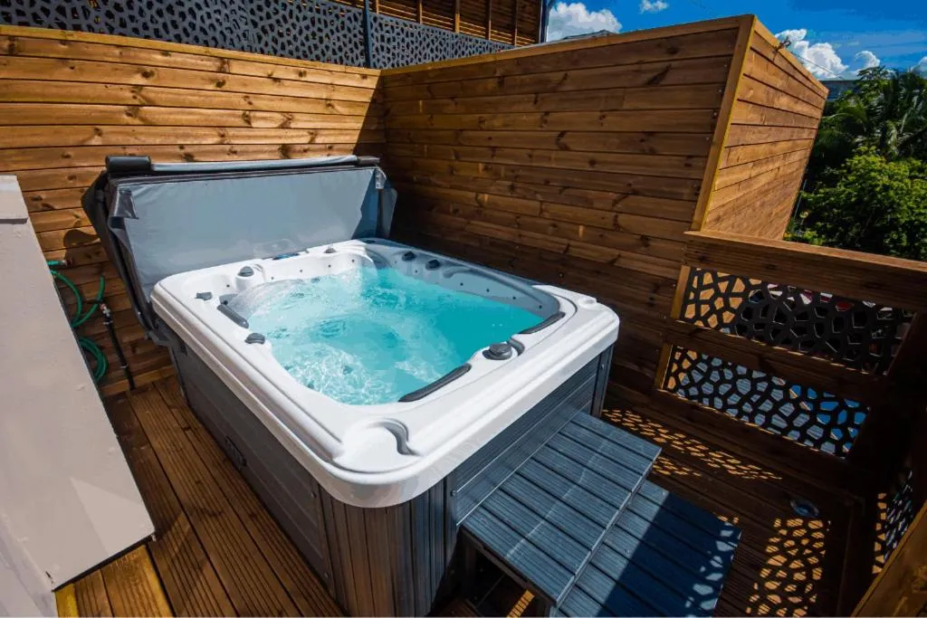 Hot Tub in Redoute Paradise
