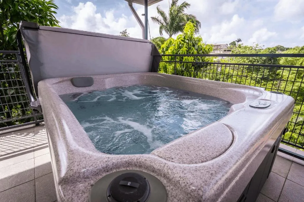 Hot Tub in Redoute Paradise
