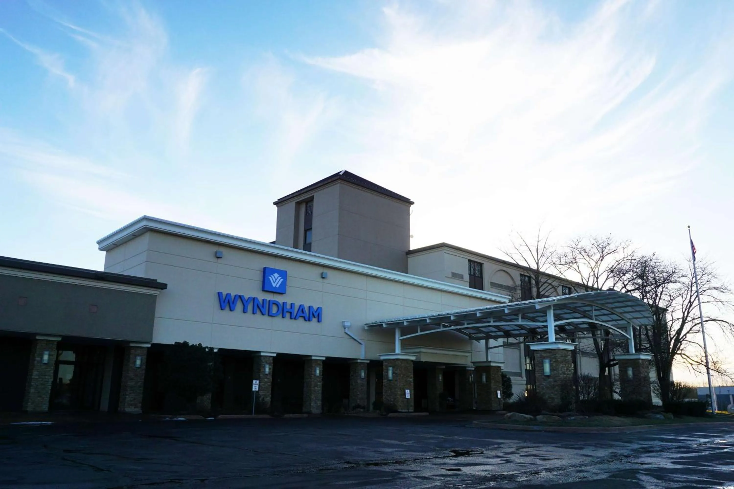 Property building in Wyndham Executive Center Columbia