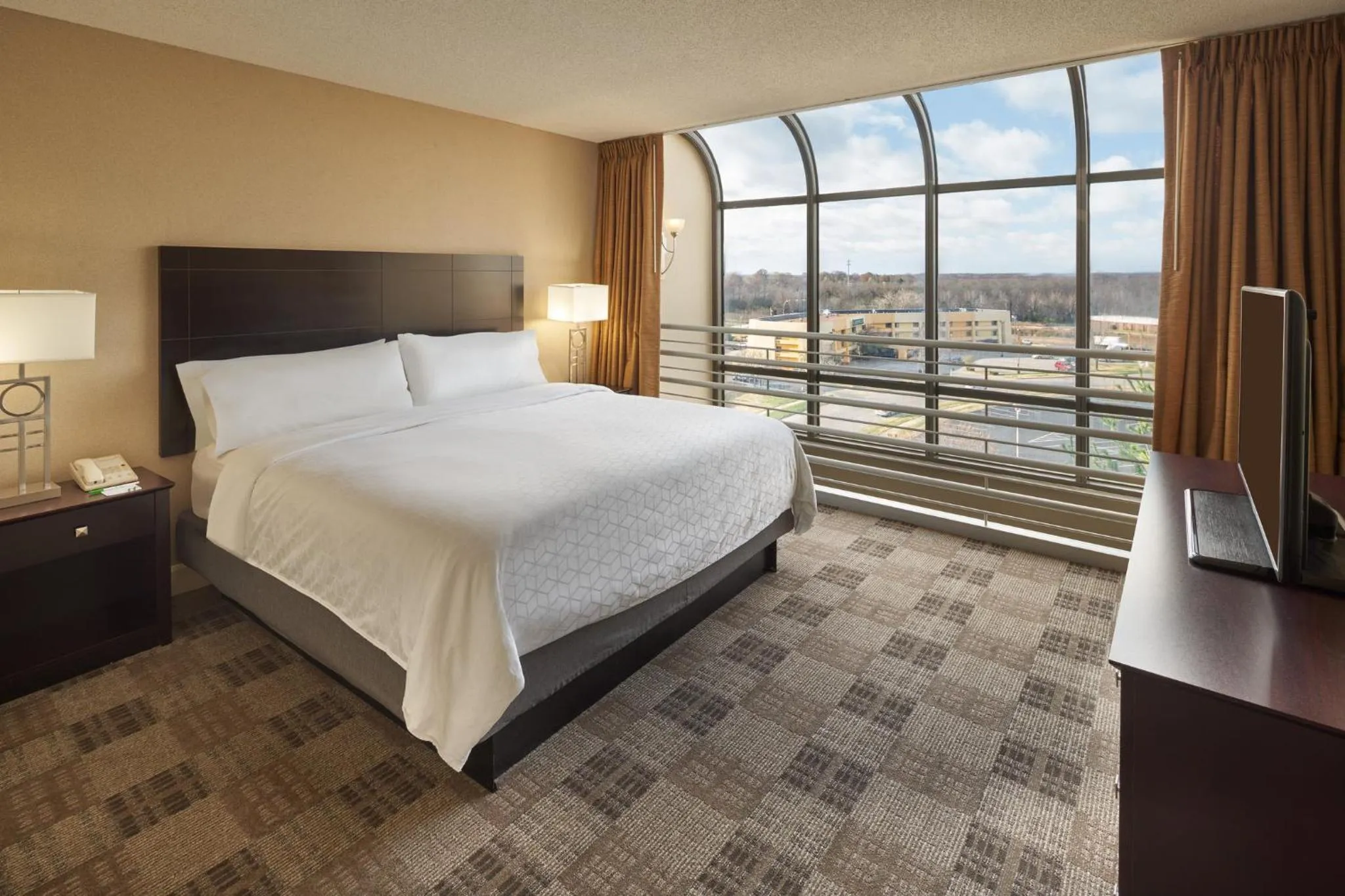 Photo of the whole room, Bed in Holiday Inn - Executive Center-Columbia Mall, an IHG Hotel
