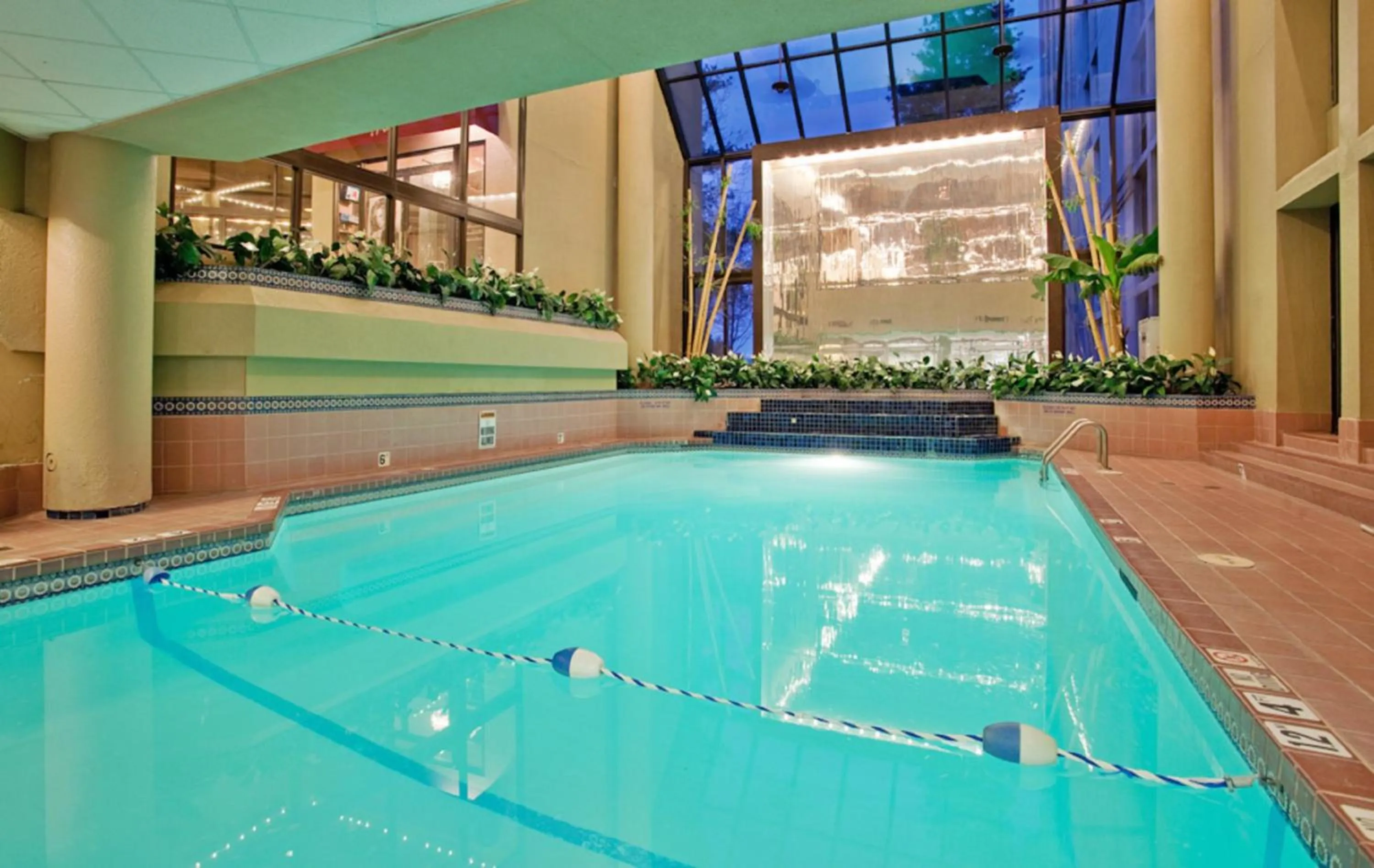 Swimming pool in Wyndham Executive Center Columbia