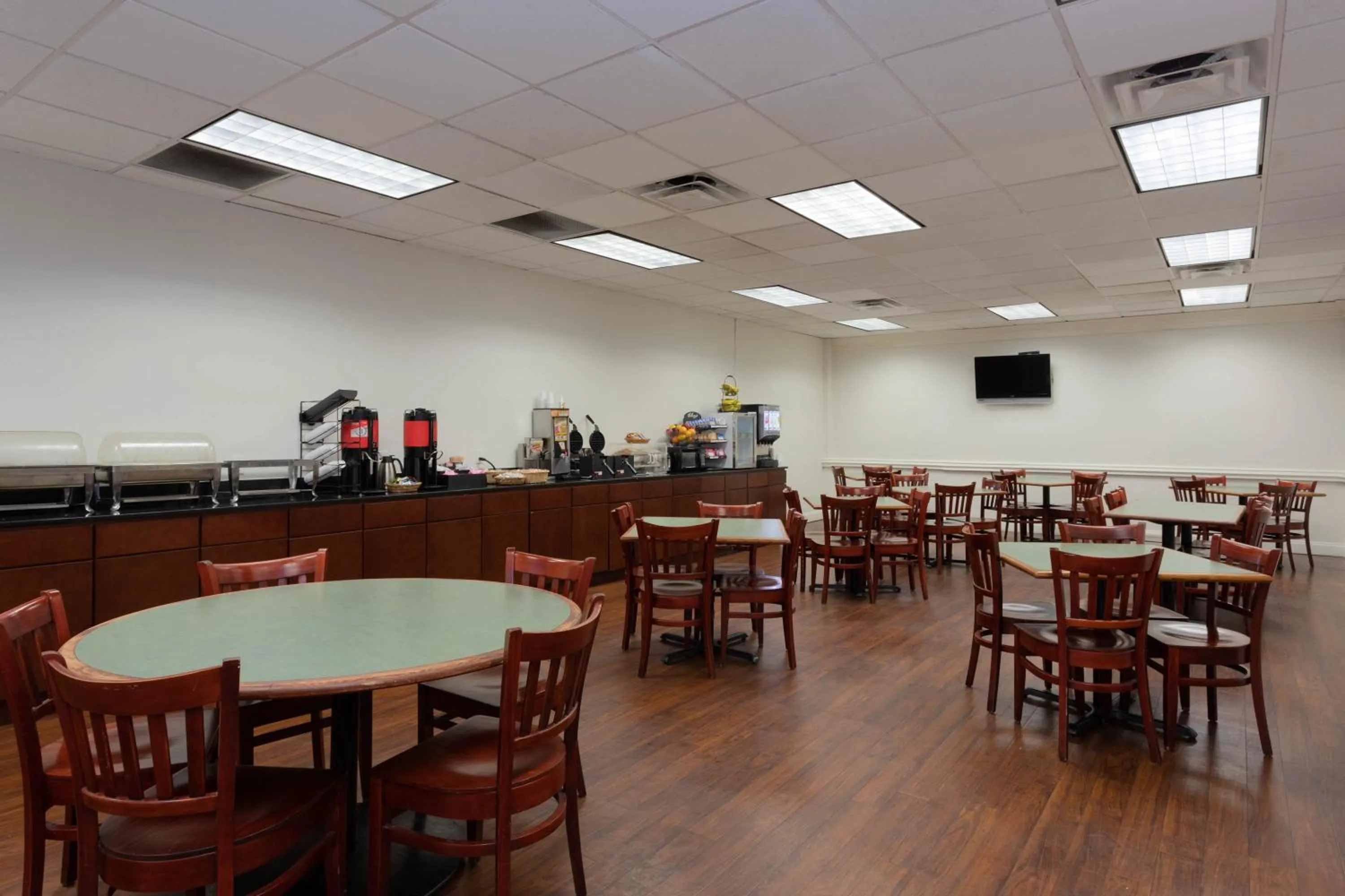 Restaurant/places to eat in Wyndham Garden Tallahassee Capitol Near FSU