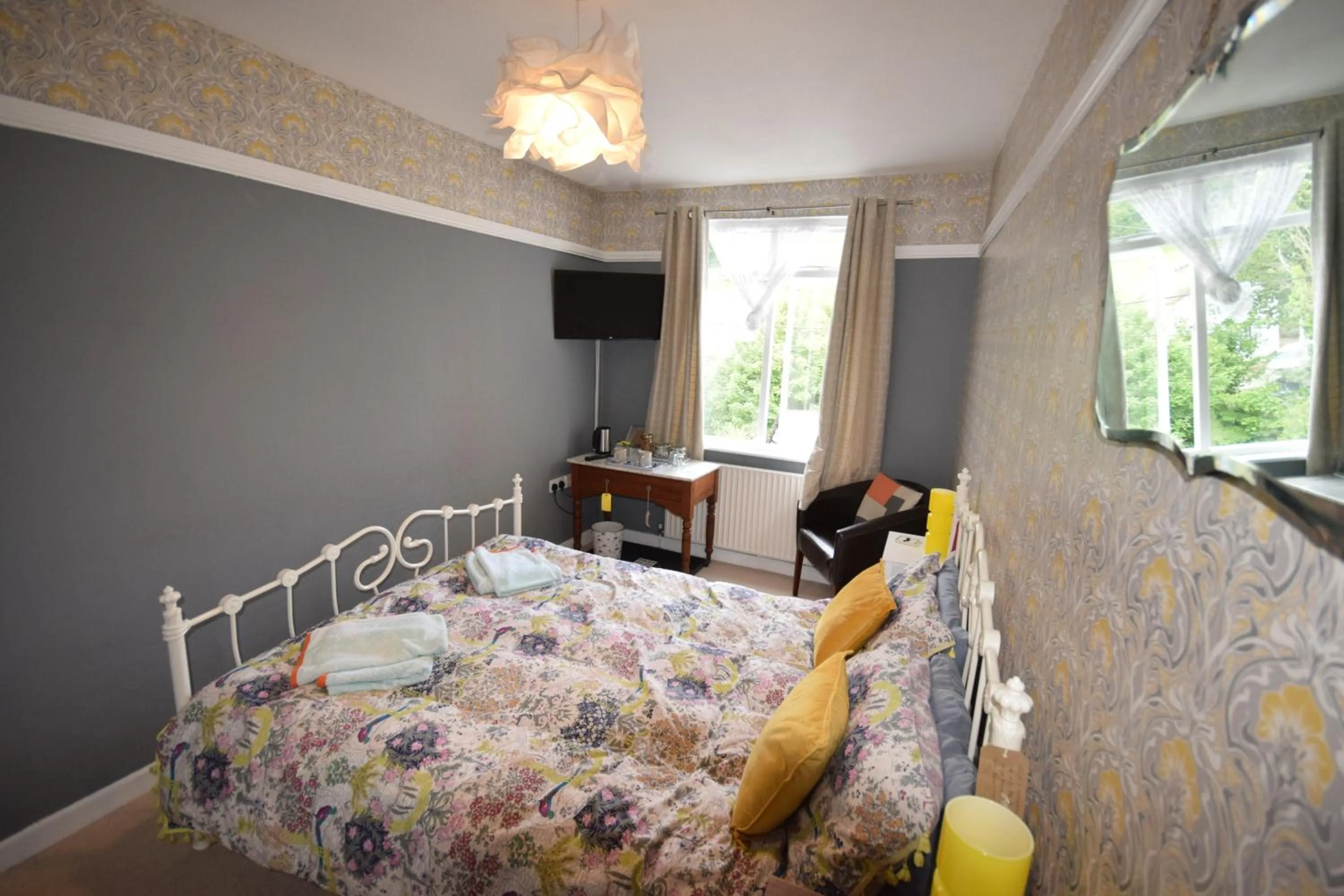 Photo of the whole room in Newberry Beach lodge