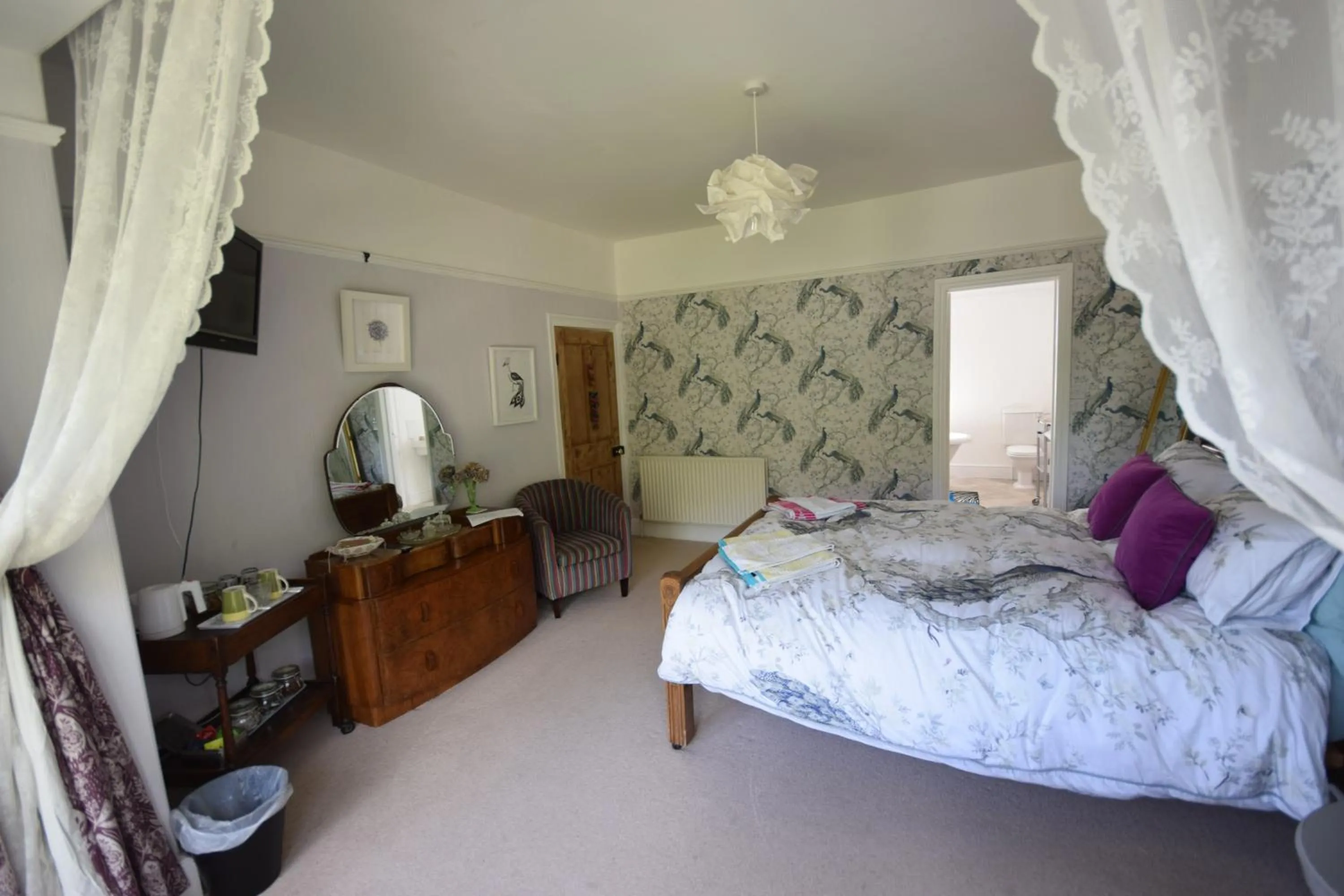 Photo of the whole room in Newberry Beach lodge