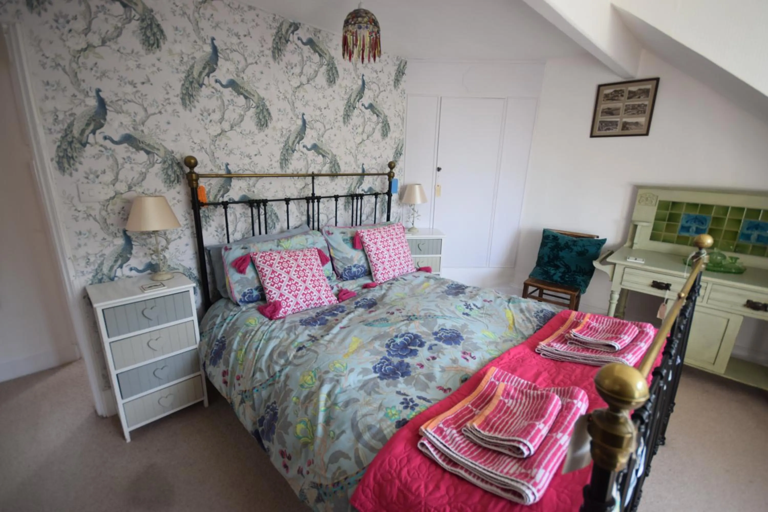 Photo of the whole room in Newberry Beach lodge