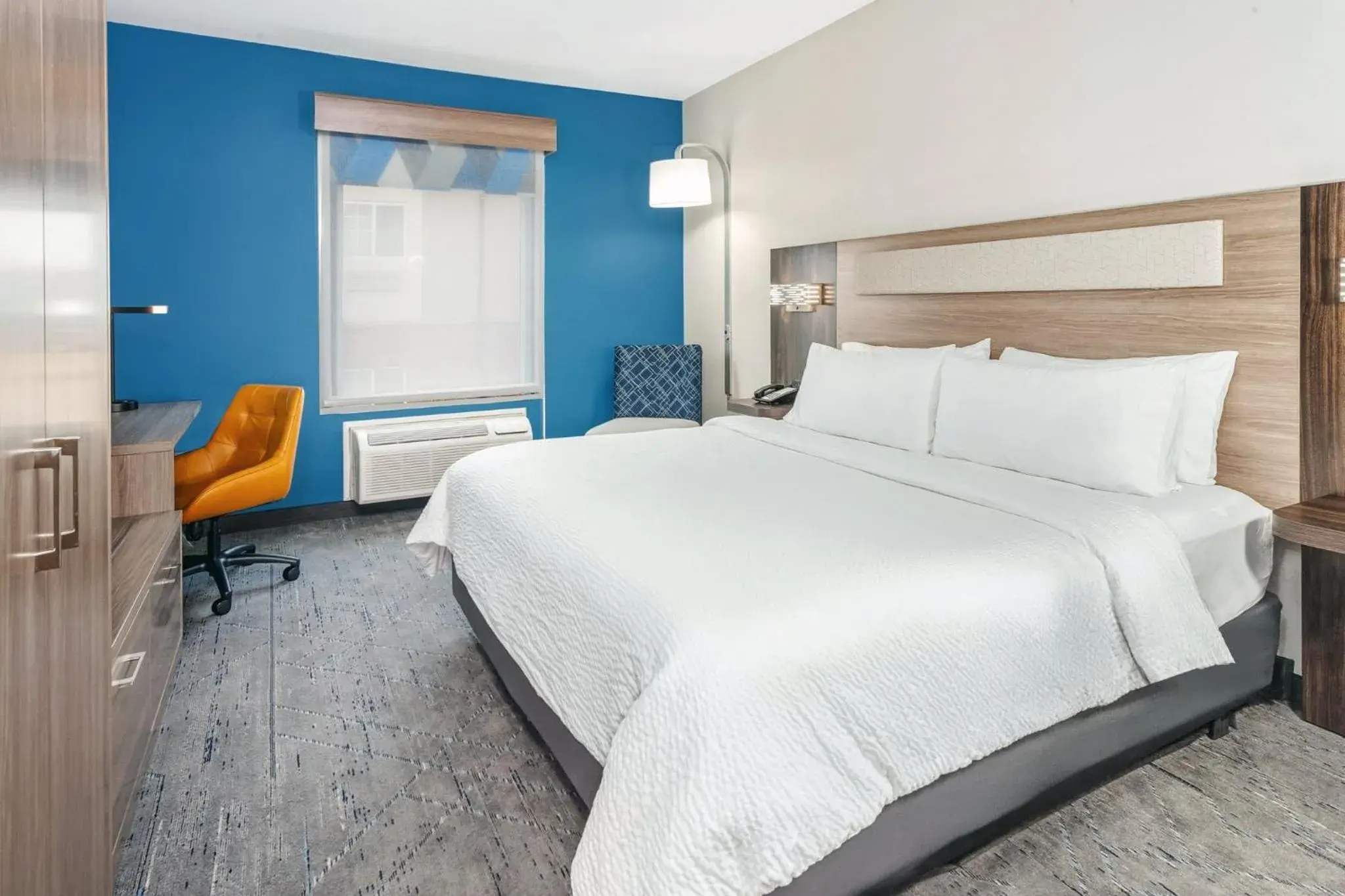 Photo of the whole room, Bed in Holiday Inn Express Hotel & Suites Bloomington-Normal University Area by IHG Photo of the whole room, Bed in Holiday Inn Express Hotel & Suites Bloomington-Normal University Area by IHG