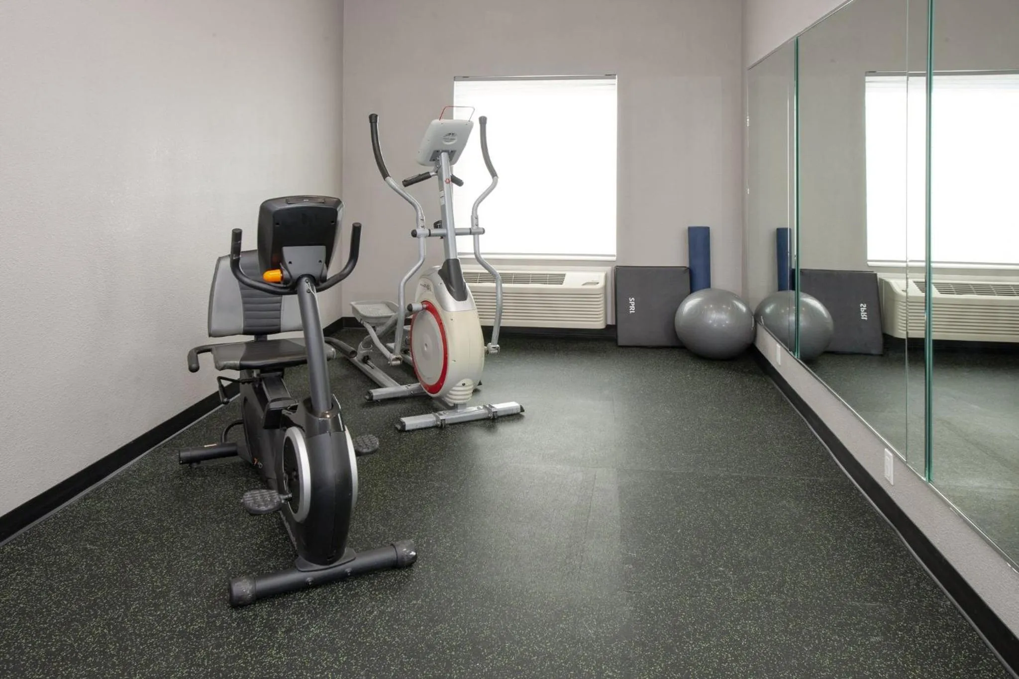 Fitness centre/facilities in Holiday Inn Express Hotel & Suites Bloomington-Normal University Area by IHG