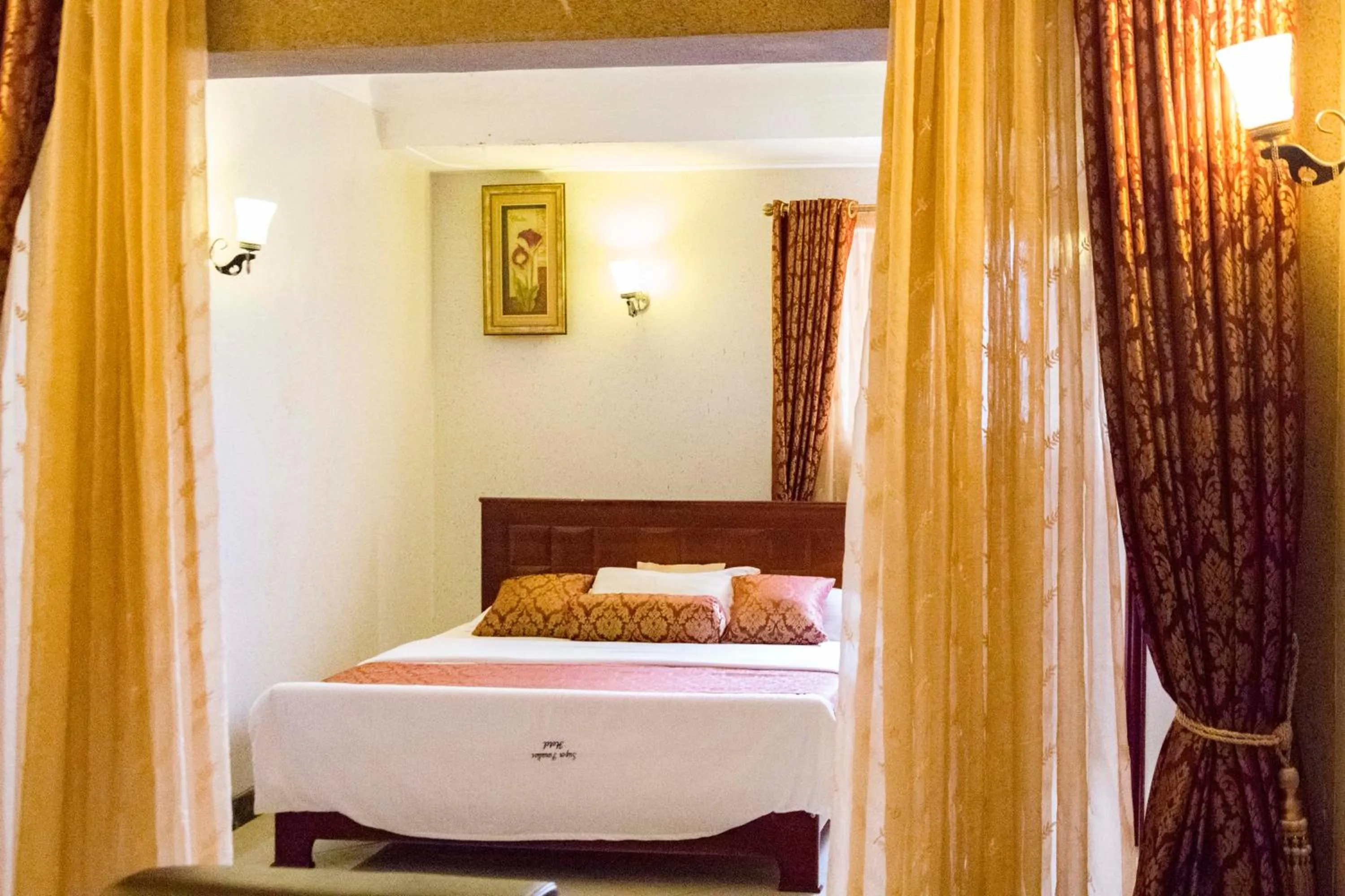 Photo of the whole room in Super Paradise Hotel