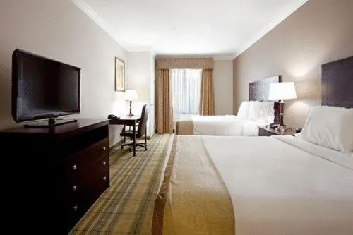 Photo of the whole room, Bed in Holiday Inn Express & Suites - CUT OFF GALLIANO by IHG