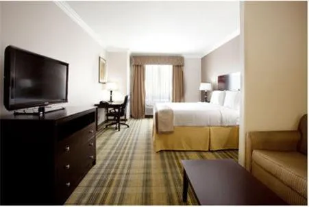 Photo of the whole room, Bed in Holiday Inn Express & Suites - CUT OFF GALLIANO by IHG