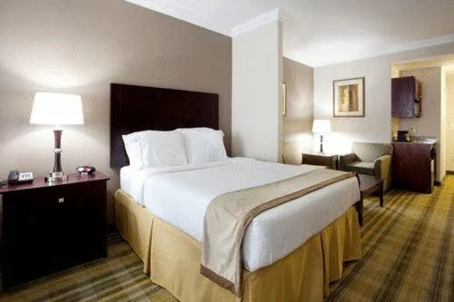 Bed in Holiday Inn Express & Suites - CUT OFF GALLIANO by IHG