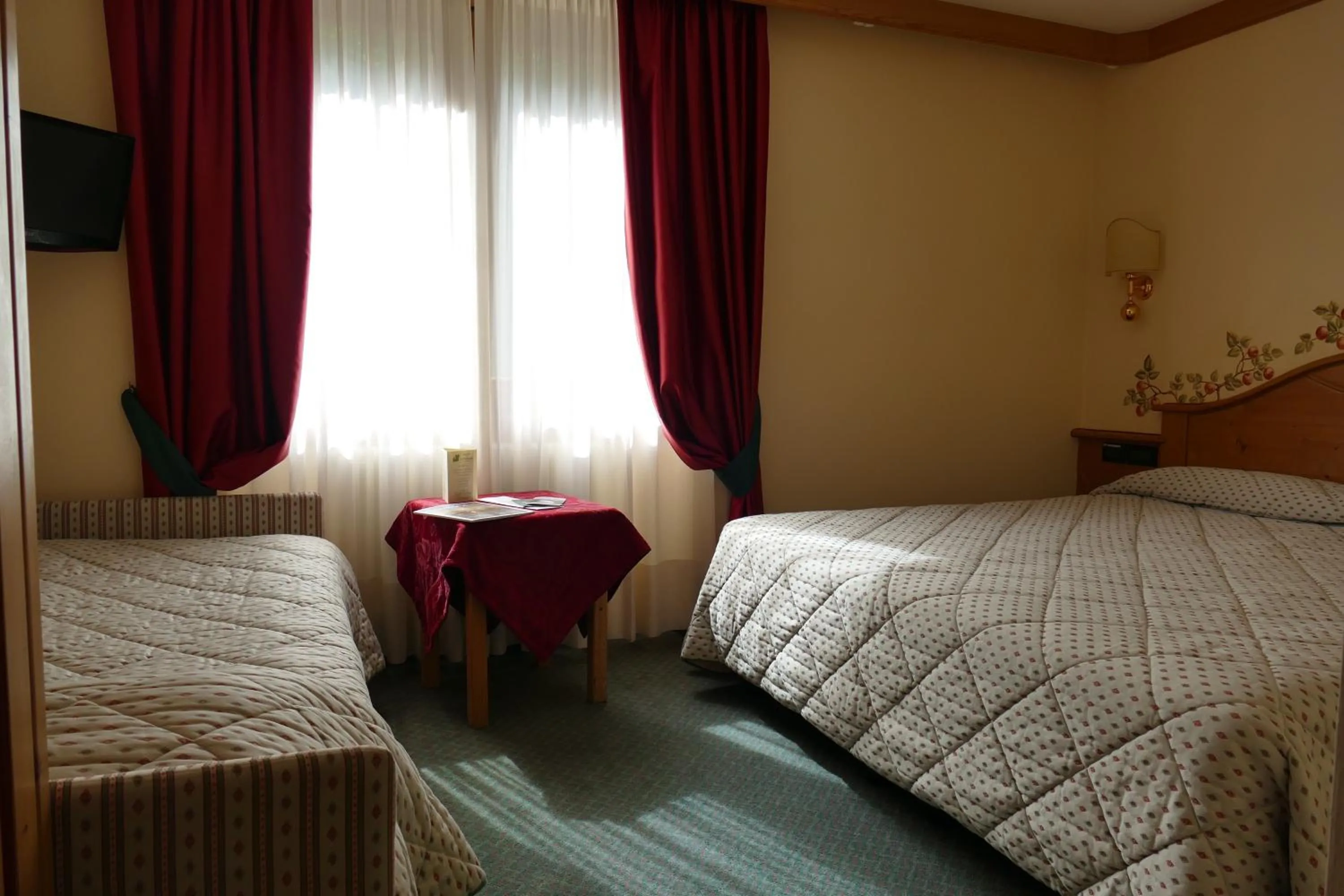 Day, Bed in Hotel Garnì La Montanara