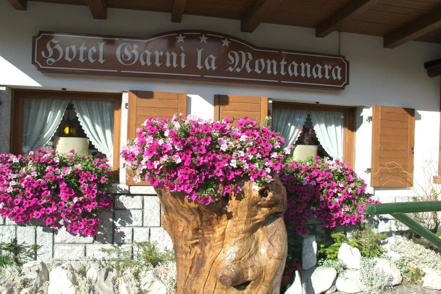Property logo or sign in Hotel Garnì La Montanara