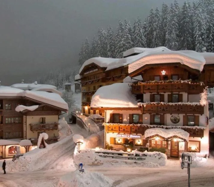 Facade/entrance in Hotel Garnì La Montanara