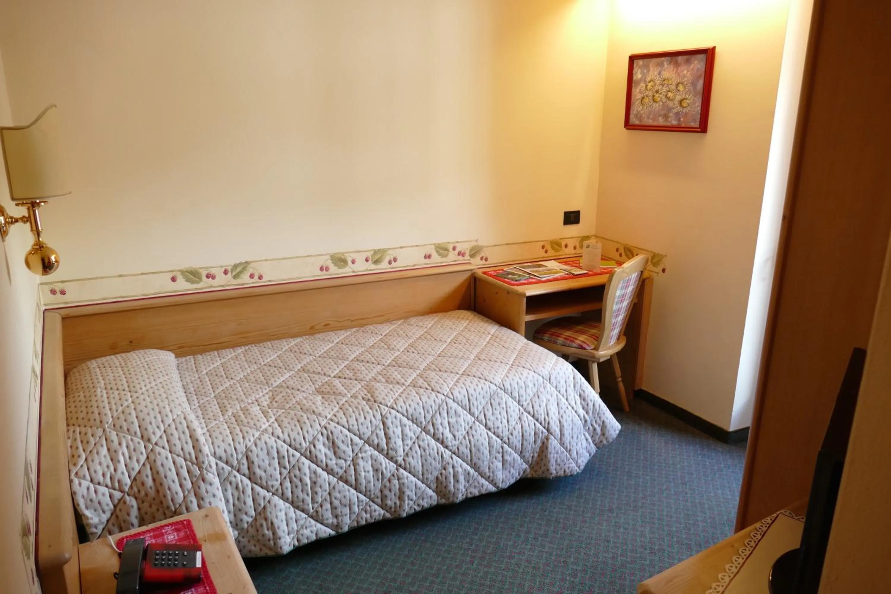 Photo of the whole room, Bed in Hotel Garnì La Montanara