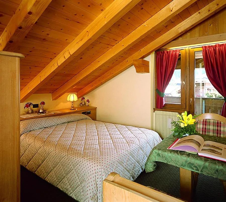 Photo of the whole room, Bed in Hotel Garnì La Montanara