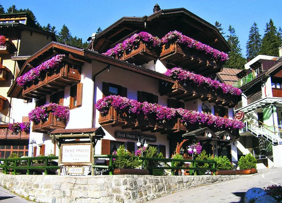Property building in Hotel Garnì La Montanara