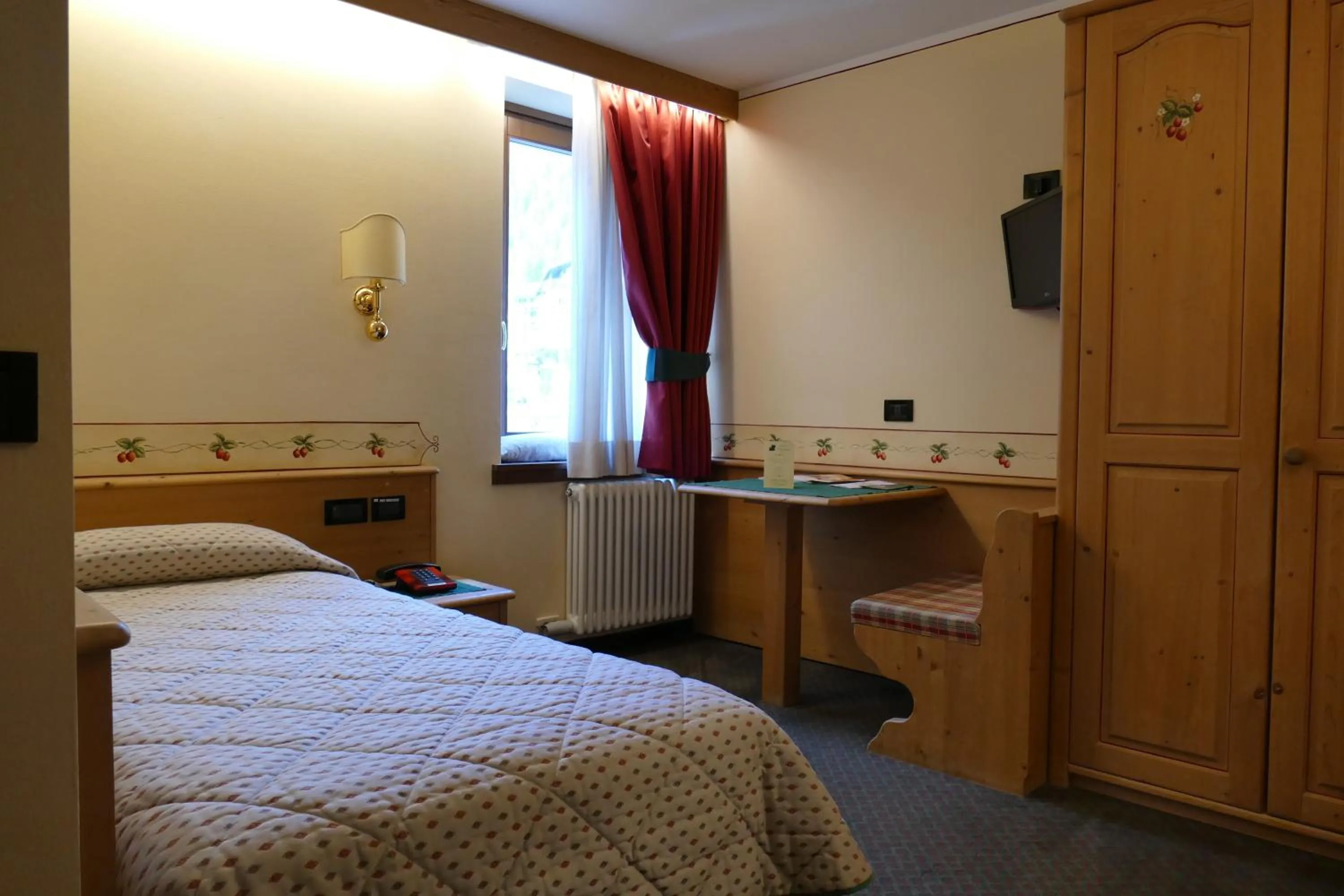 Photo of the whole room, Bed in Hotel Garnì La Montanara