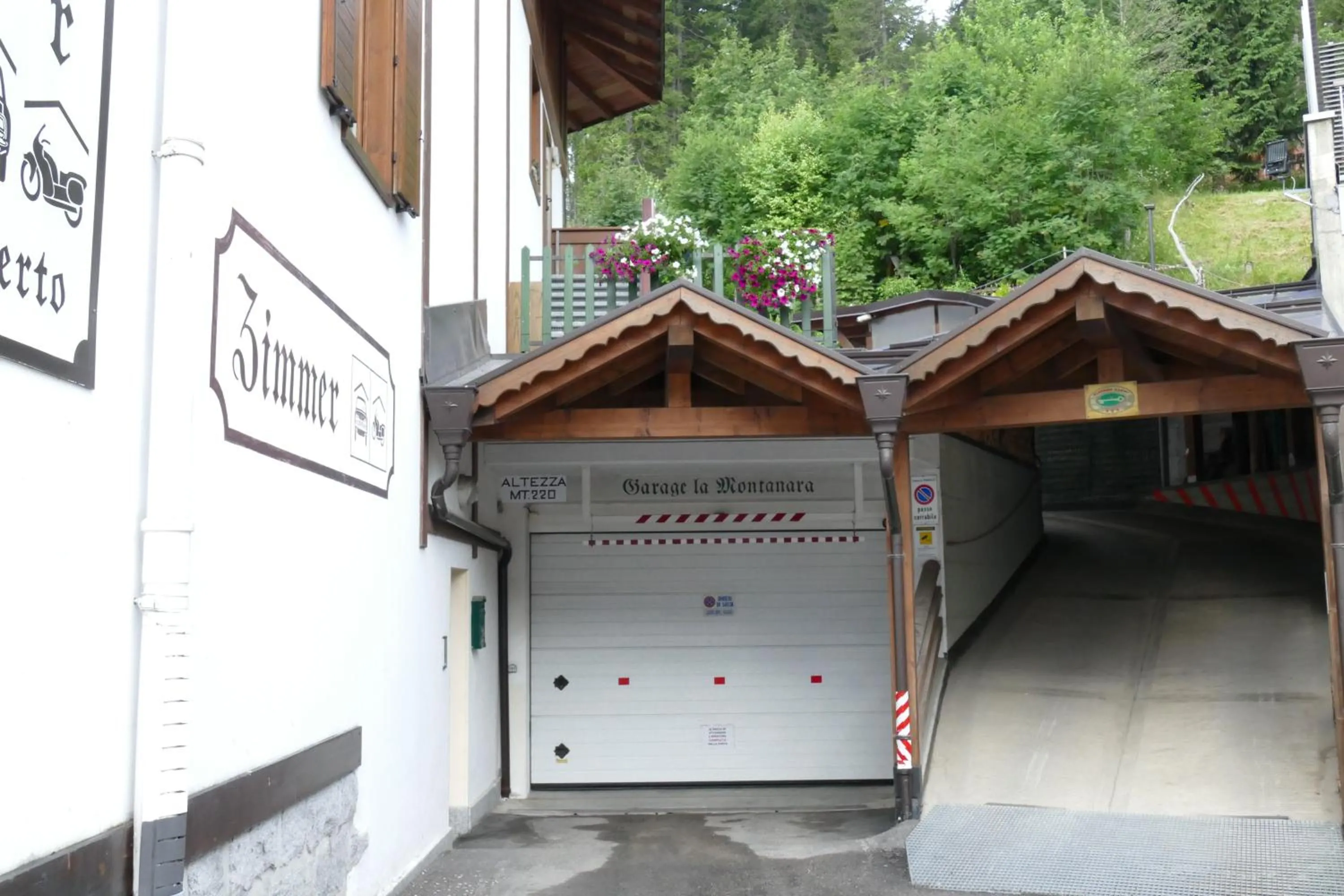 Property building in Hotel Garnì La Montanara