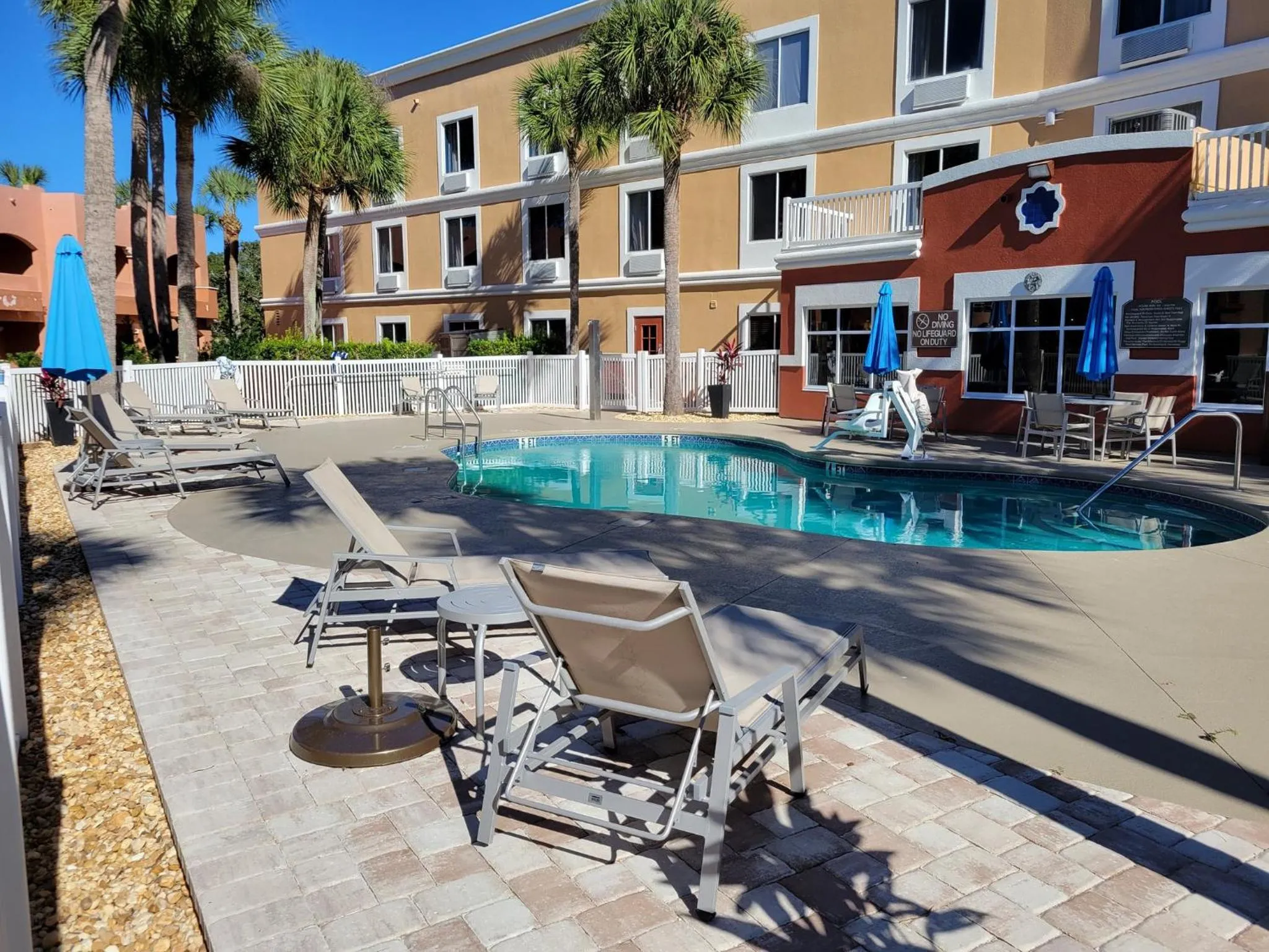 Swimming pool in Holiday Inn Express Hotel & Suites - The Villages by IHG