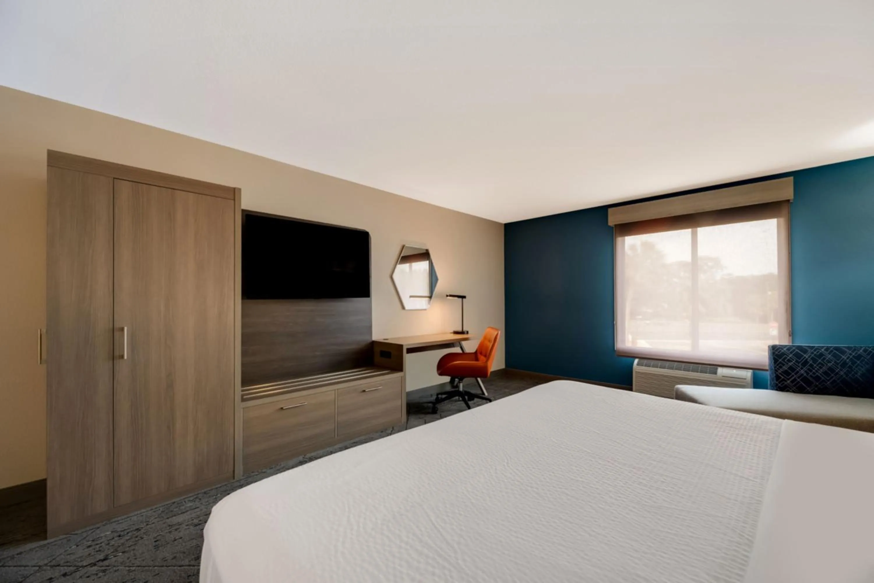 Photo of the whole room, Bed in Holiday Inn Express Hotel & Suites - The Villages by IHG