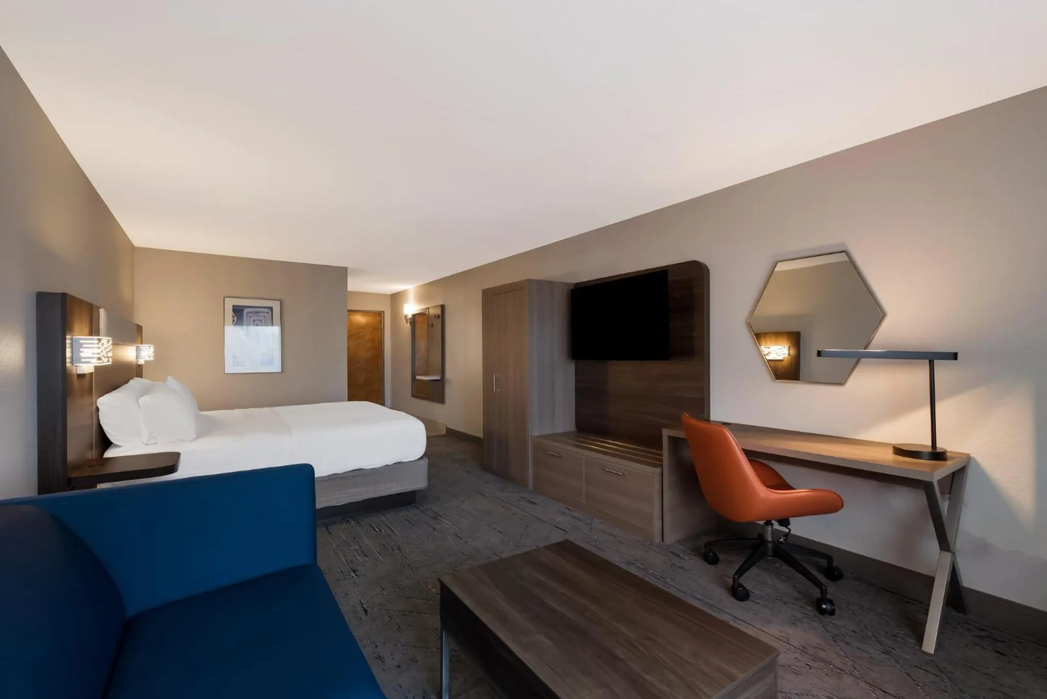 Photo of the whole room, Bed in Holiday Inn Express Hotel & Suites - The Villages by IHG