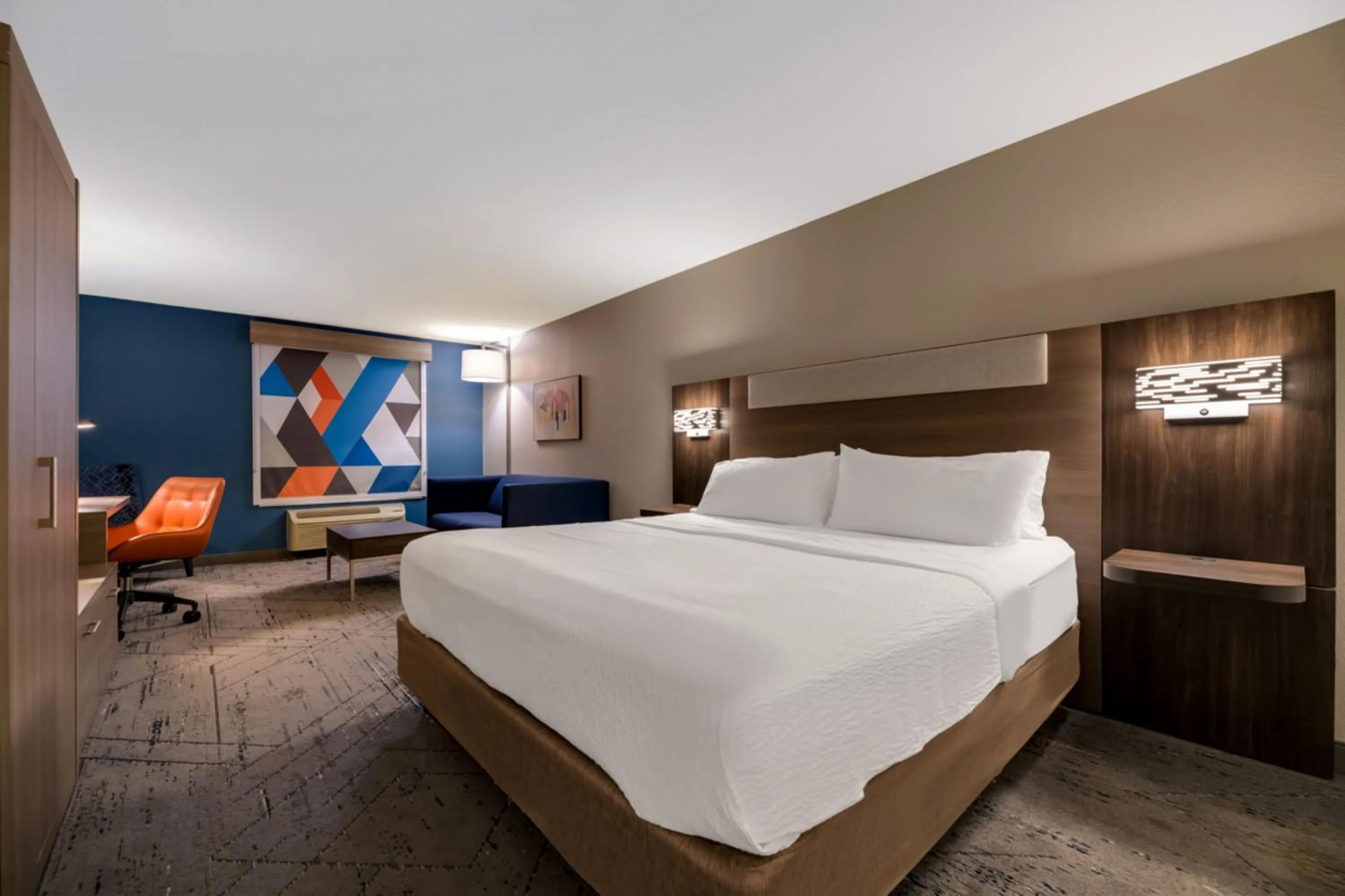 Photo of the whole room, Bed in Holiday Inn Express Hotel & Suites - The Villages by IHG