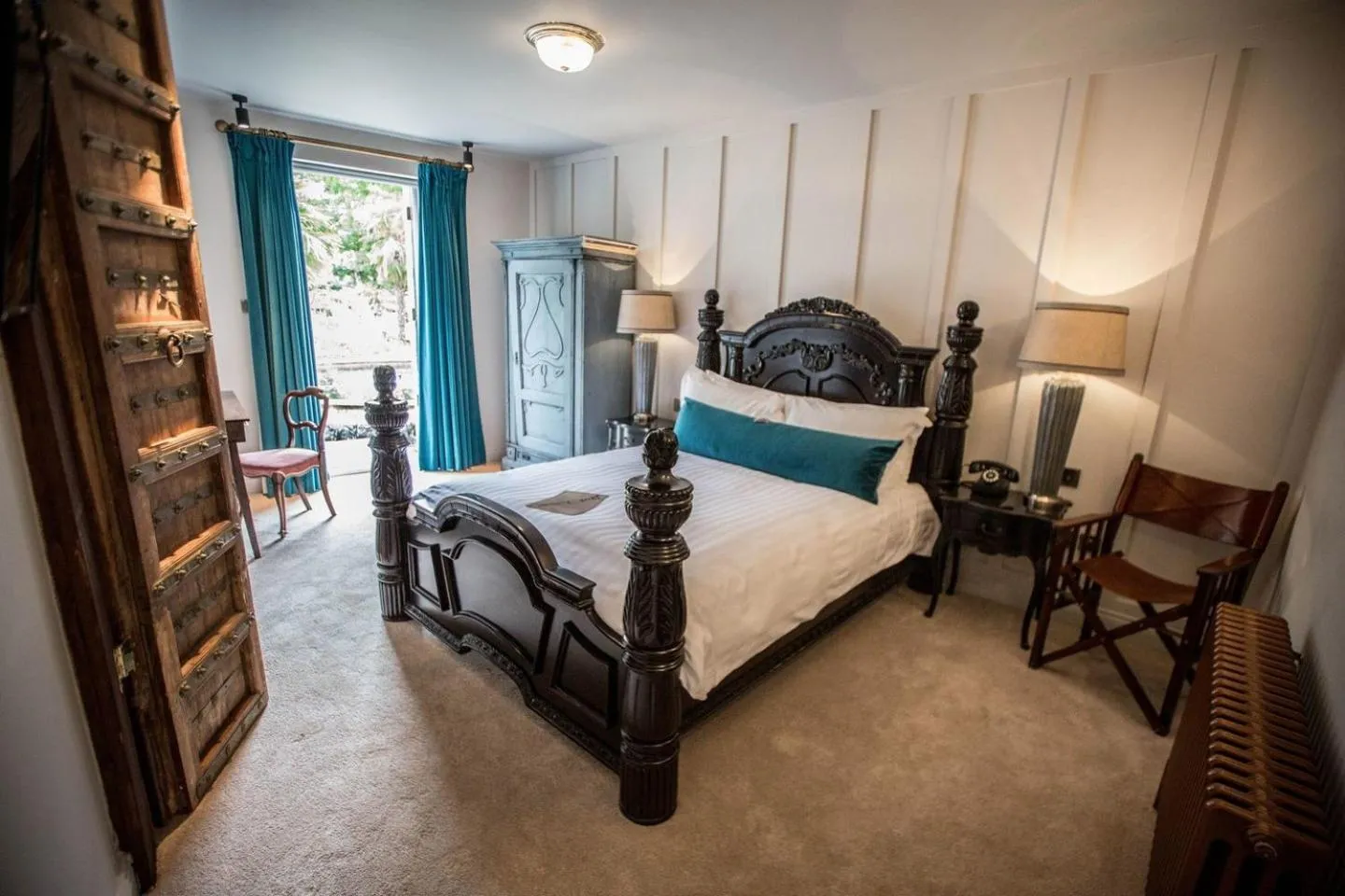 Bed in Le Petit Chateau & William de Percy