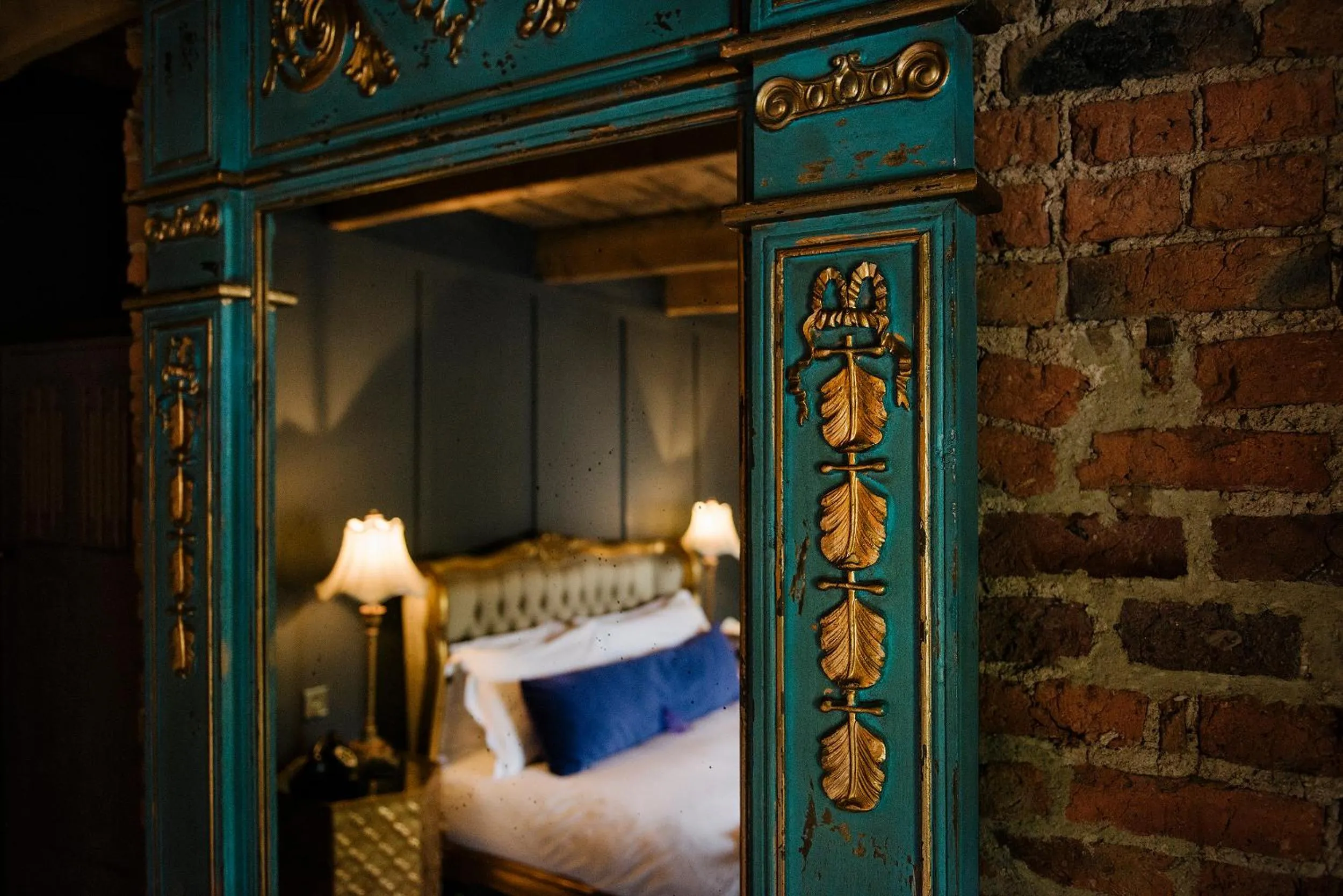 Bed in Le Petit Chateau & William de Percy