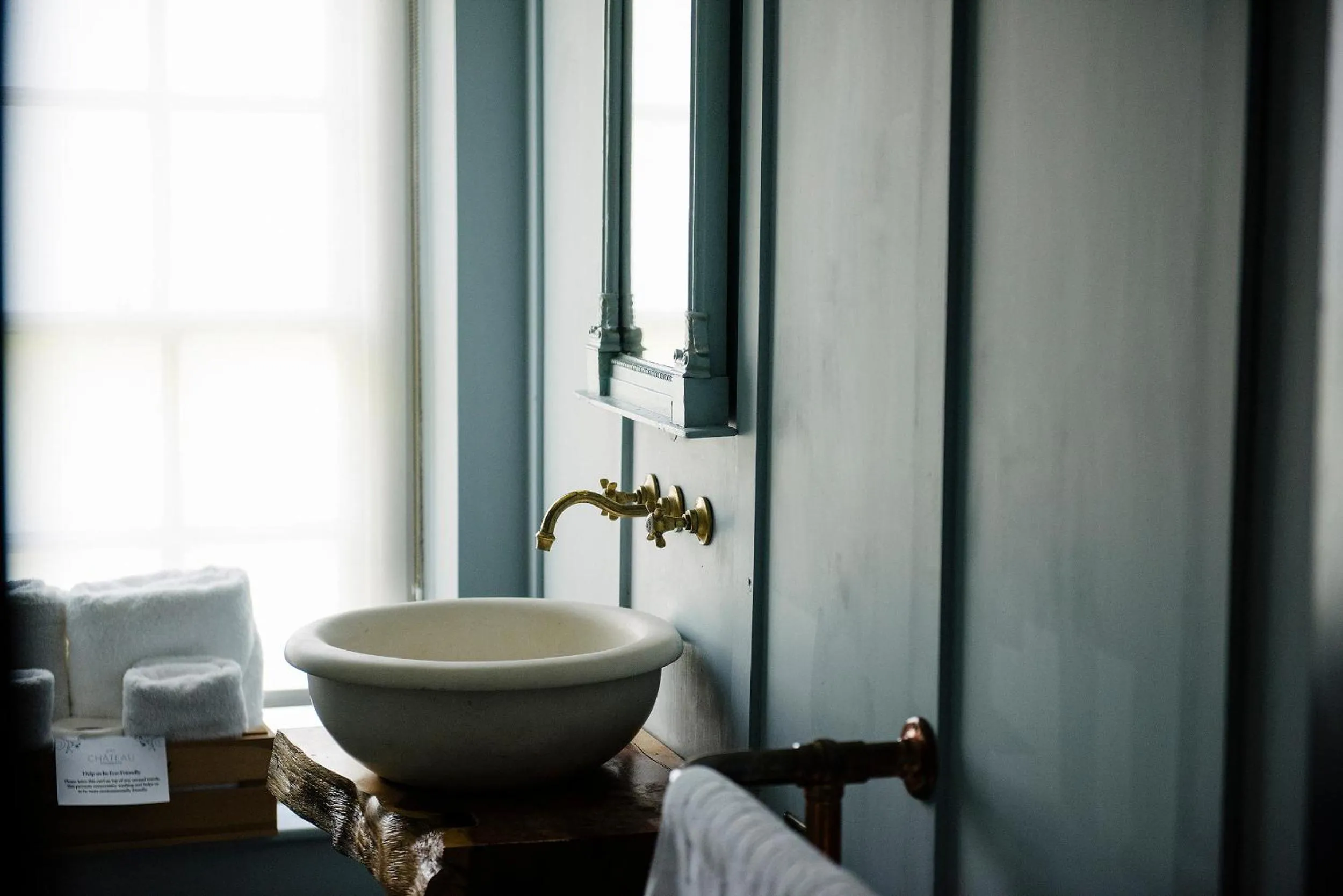 Bathroom in Le Petit Chateau & William de Percy