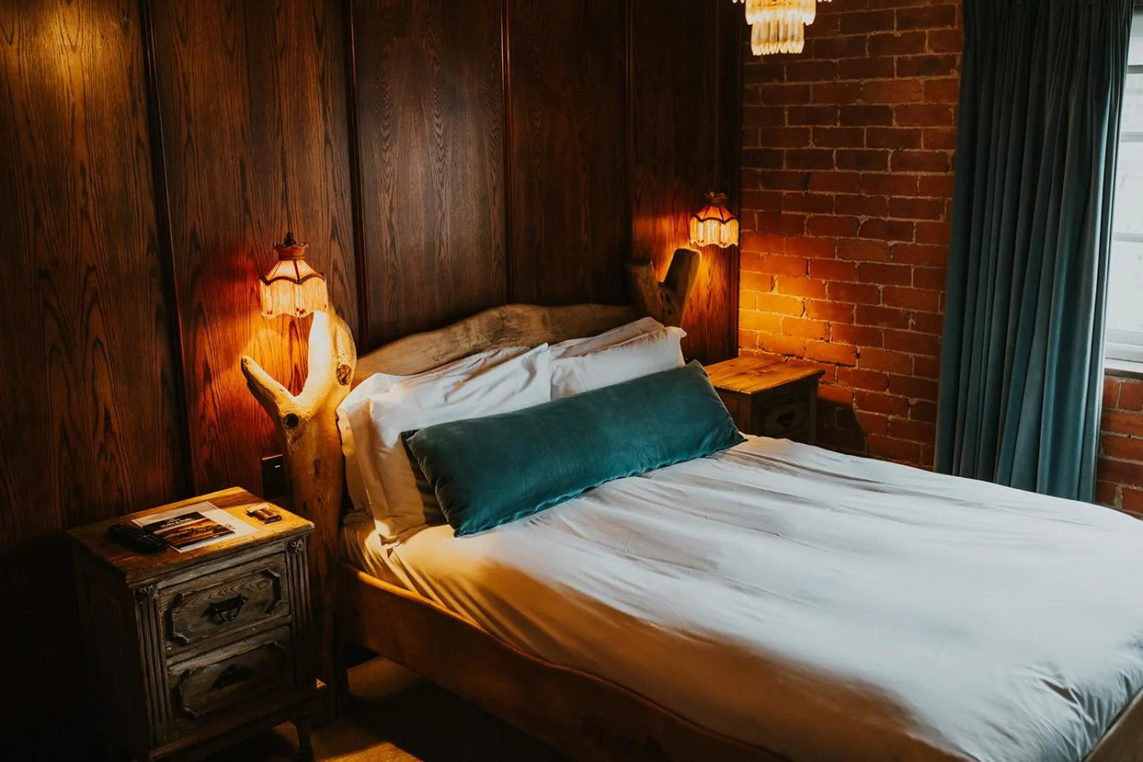 Bed in Le Petit Chateau & William de Percy