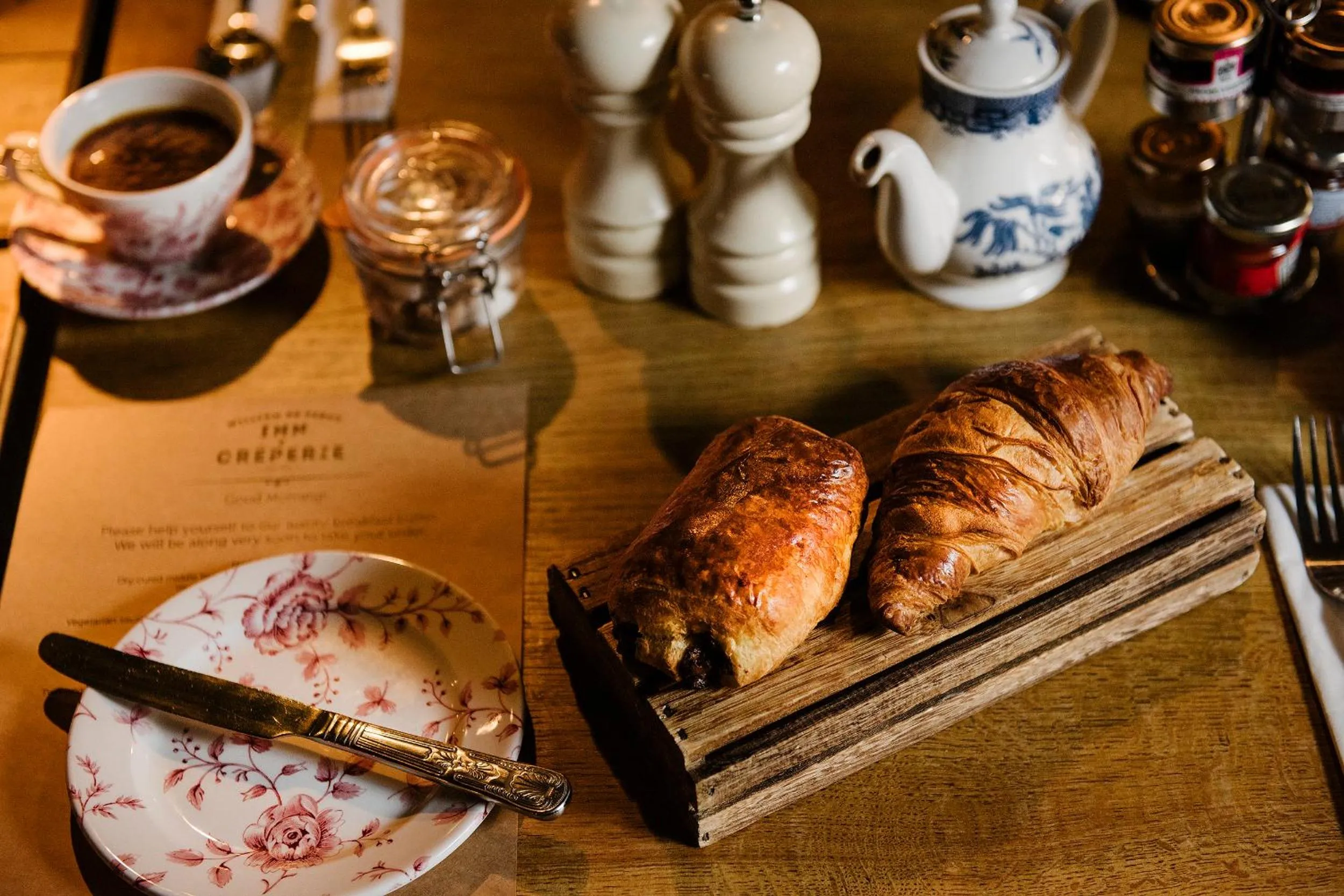 Food and drinks in Le Petit Chateau & William de Percy