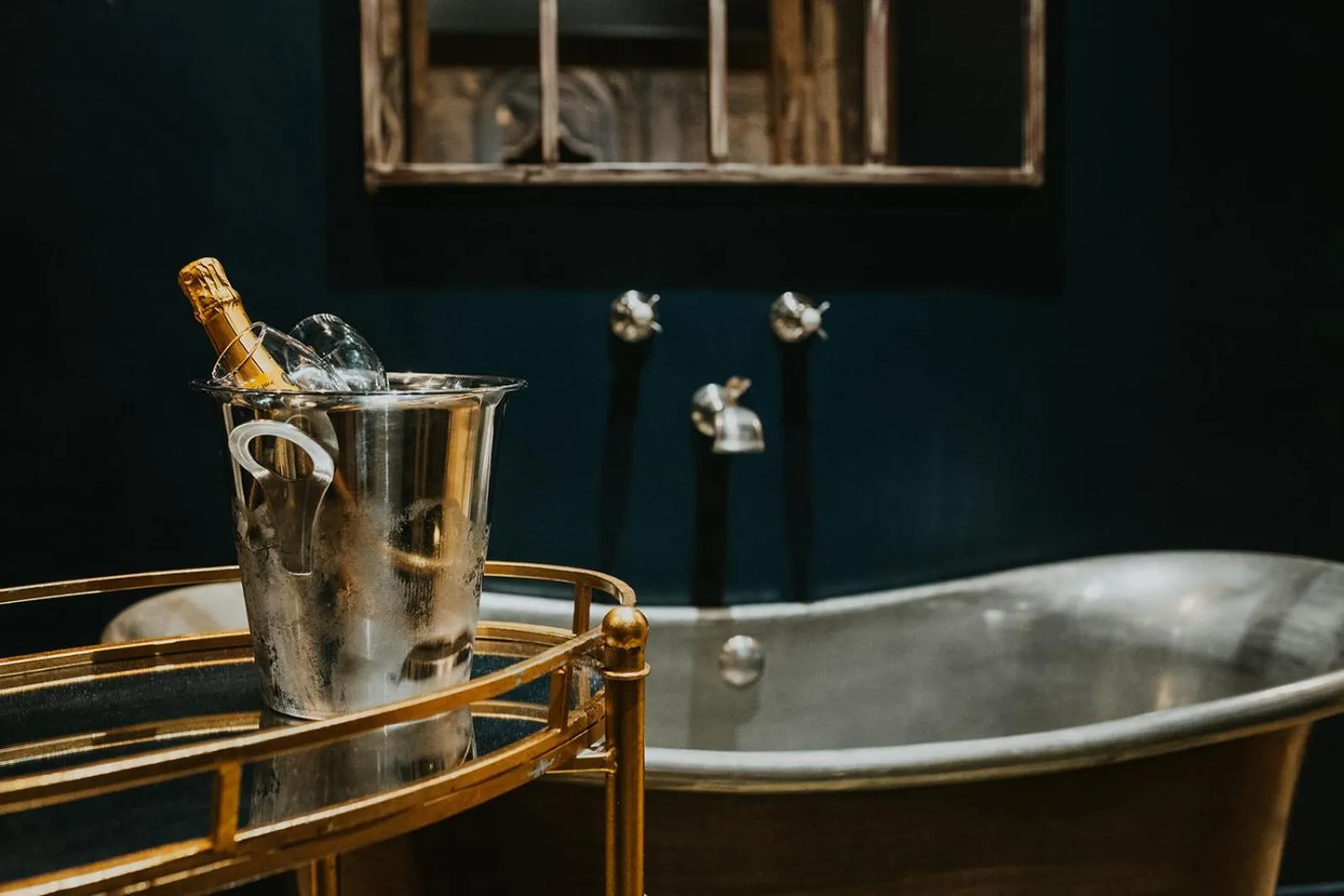 Bathroom in Le Petit Chateau & William de Percy