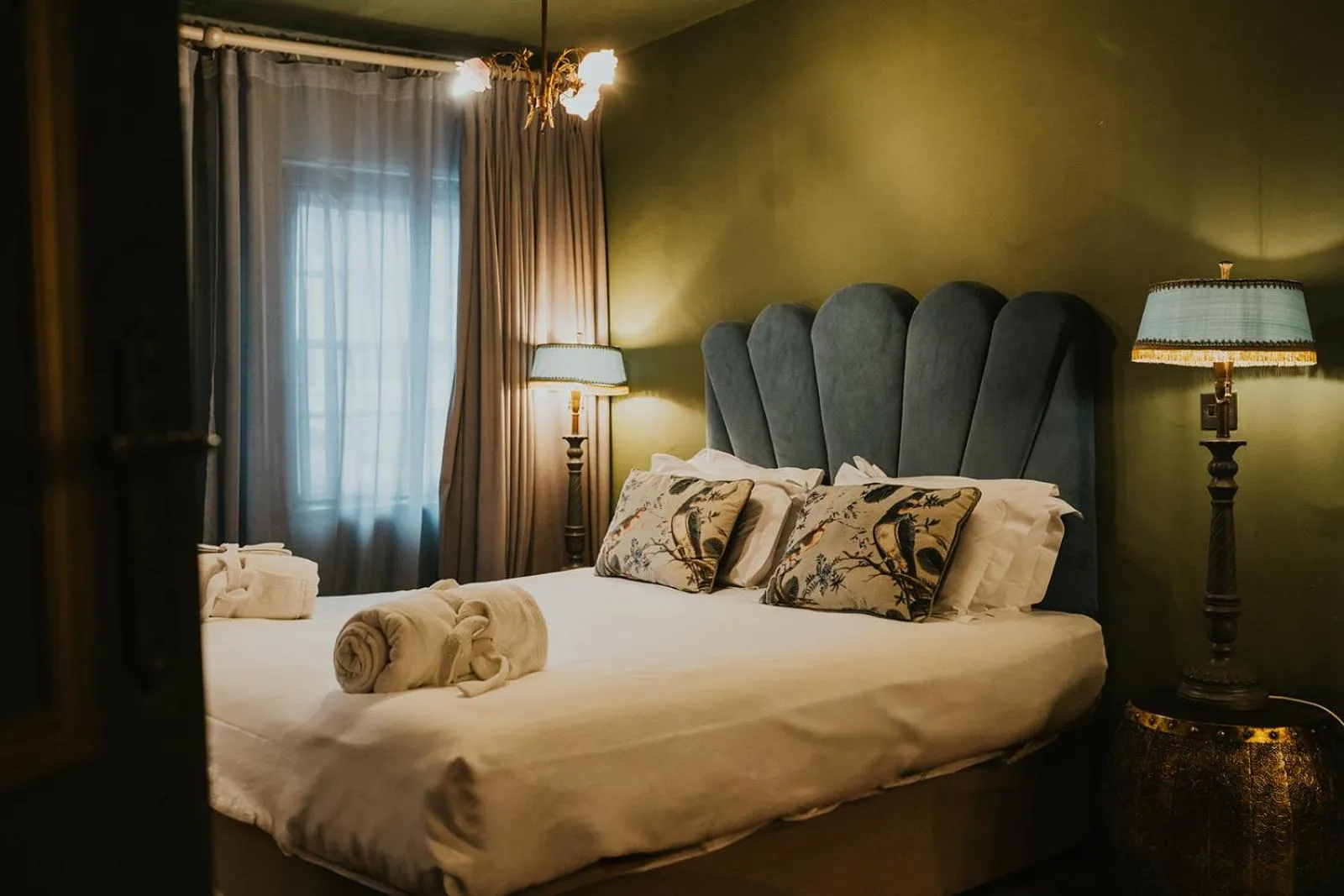 Bed in Le Petit Chateau & William de Percy