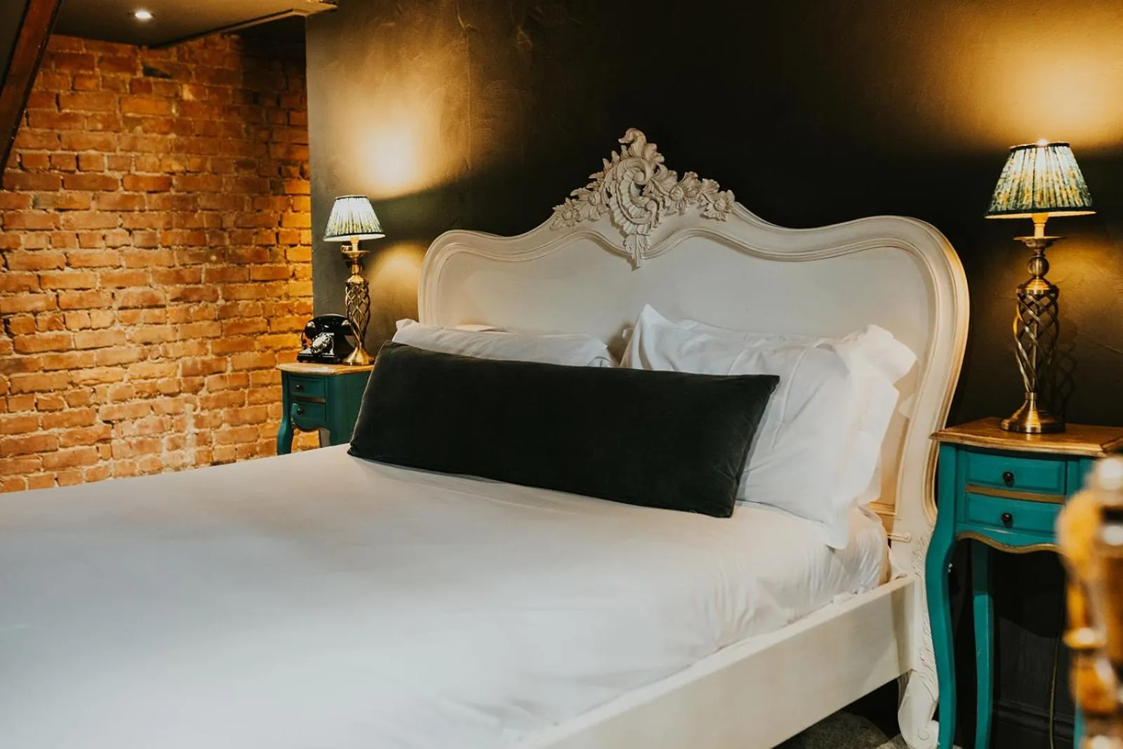 Bed in Le Petit Chateau & William de Percy