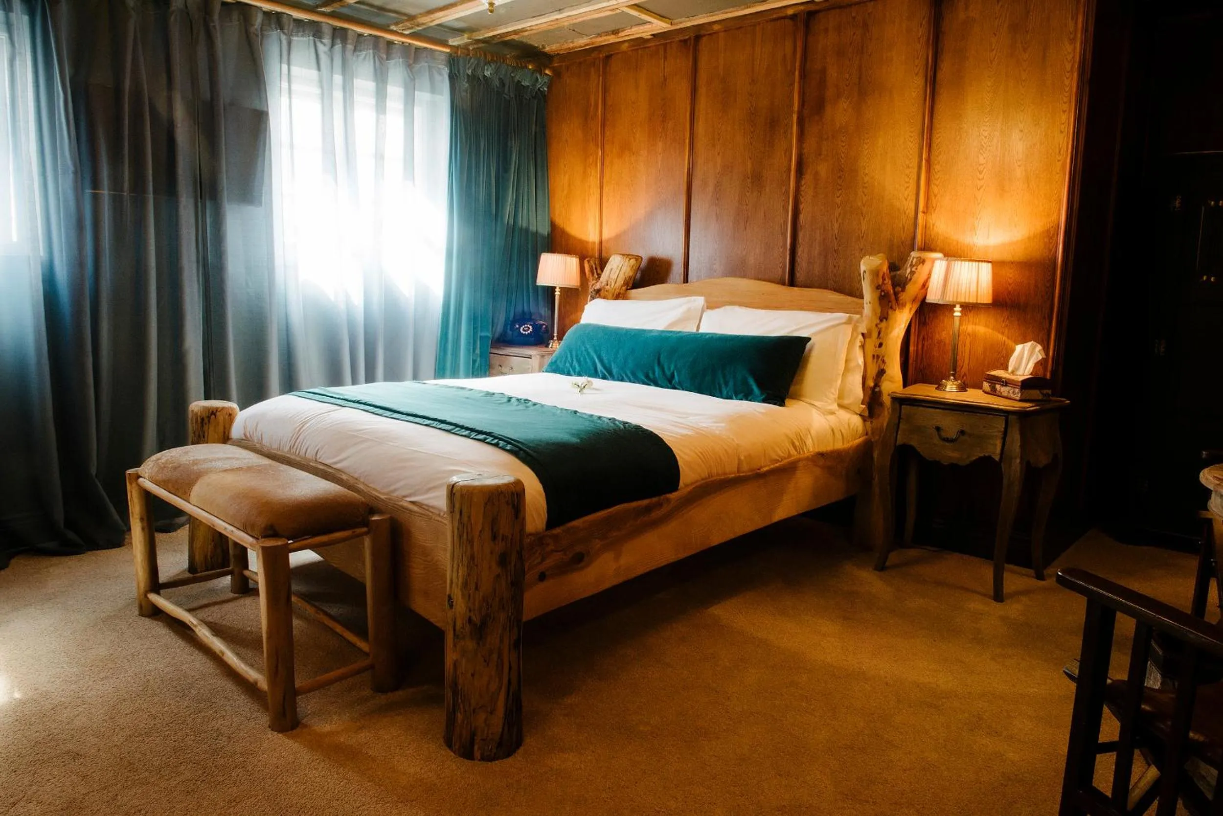 Bed in Le Petit Chateau & William de Percy