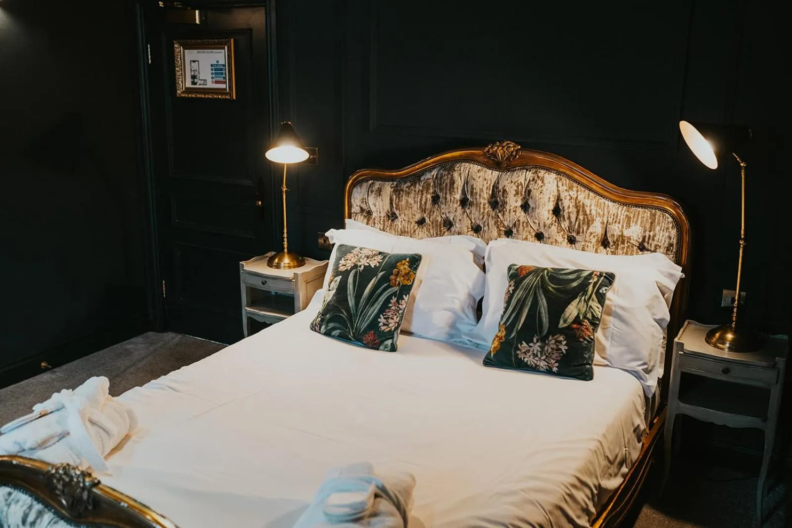 Bed in Le Petit Chateau & William de Percy