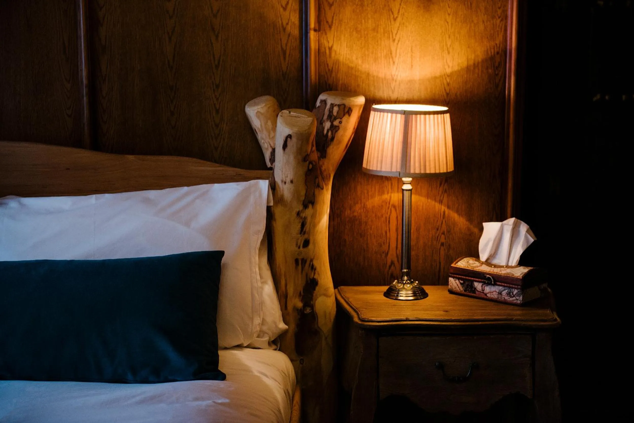 Bed in Le Petit Chateau & William de Percy