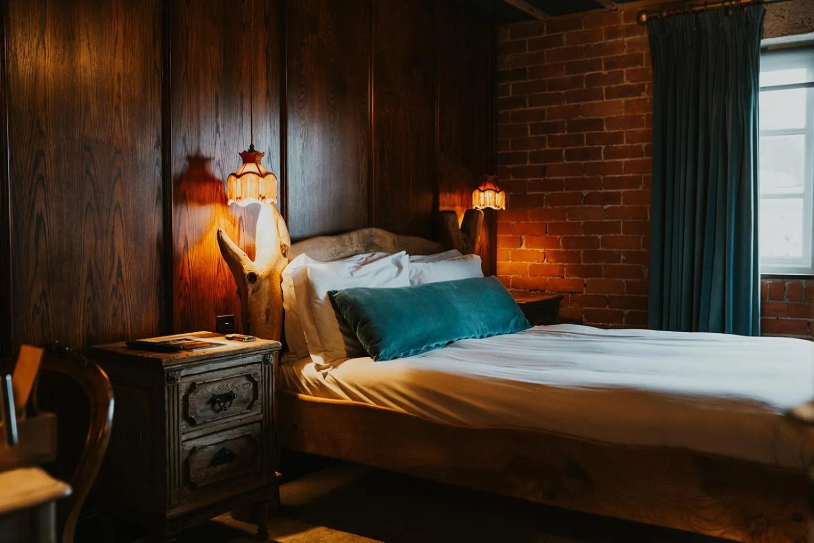 Bed in Le Petit Chateau & William de Percy