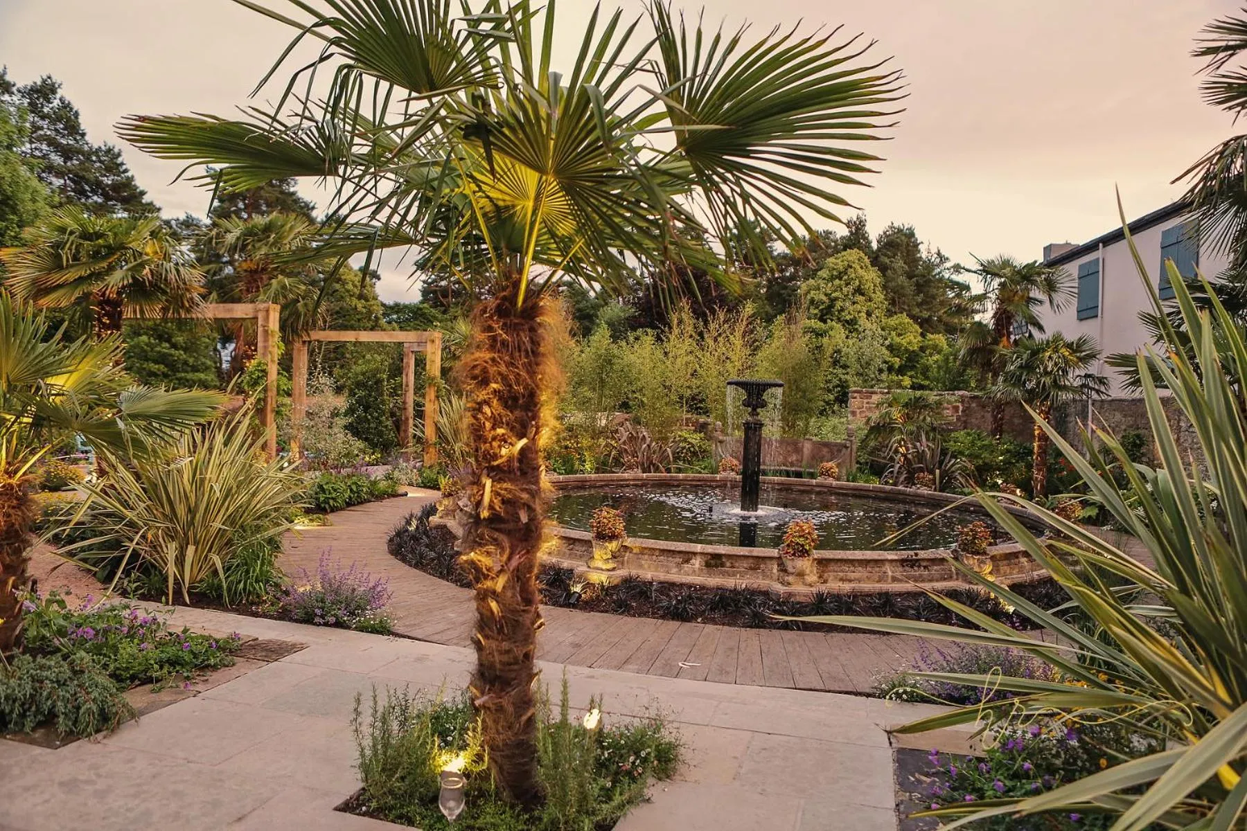 Garden in Le Petit Chateau & William de Percy