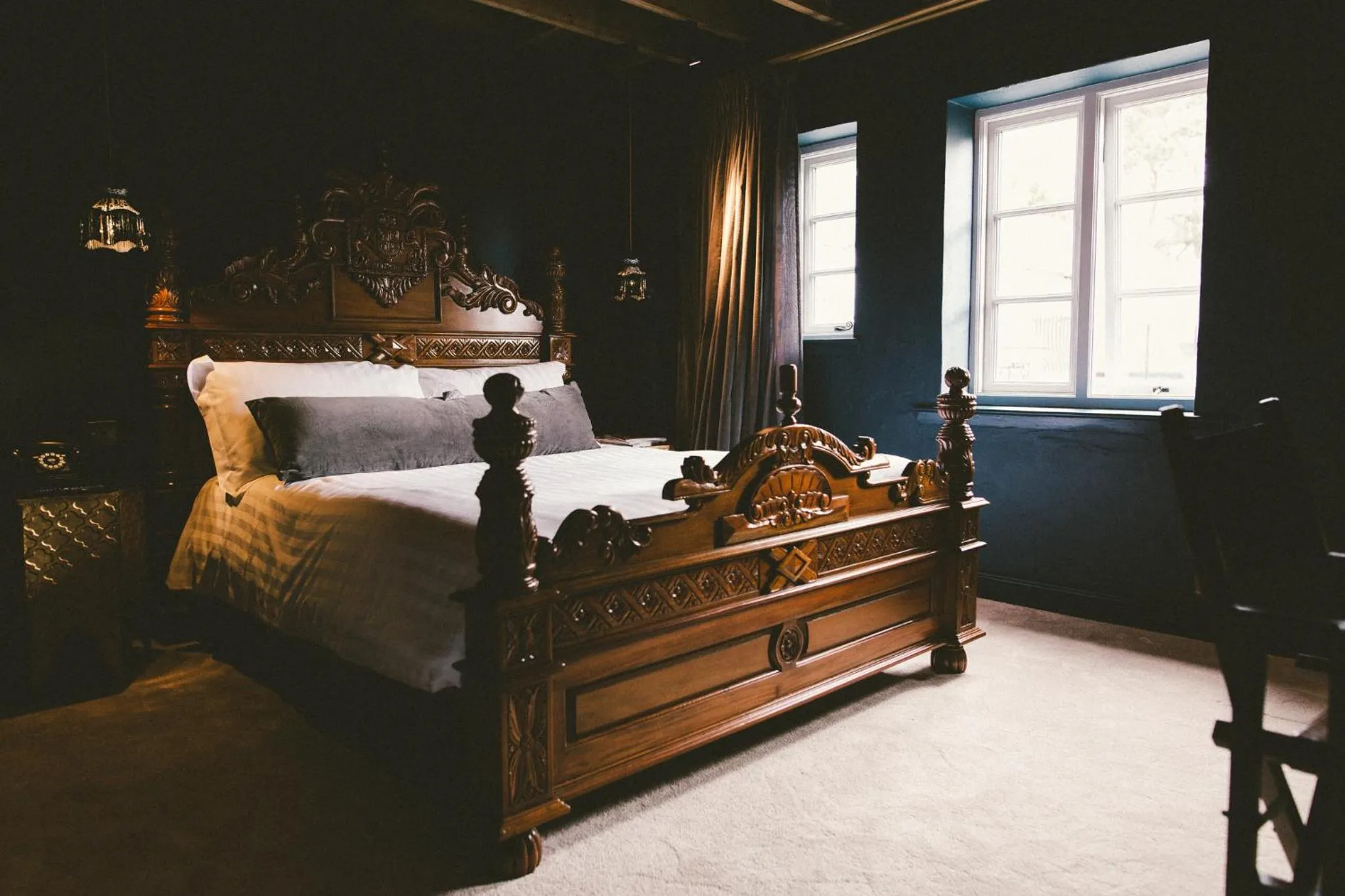 Bed in Le Petit Chateau & William de Percy