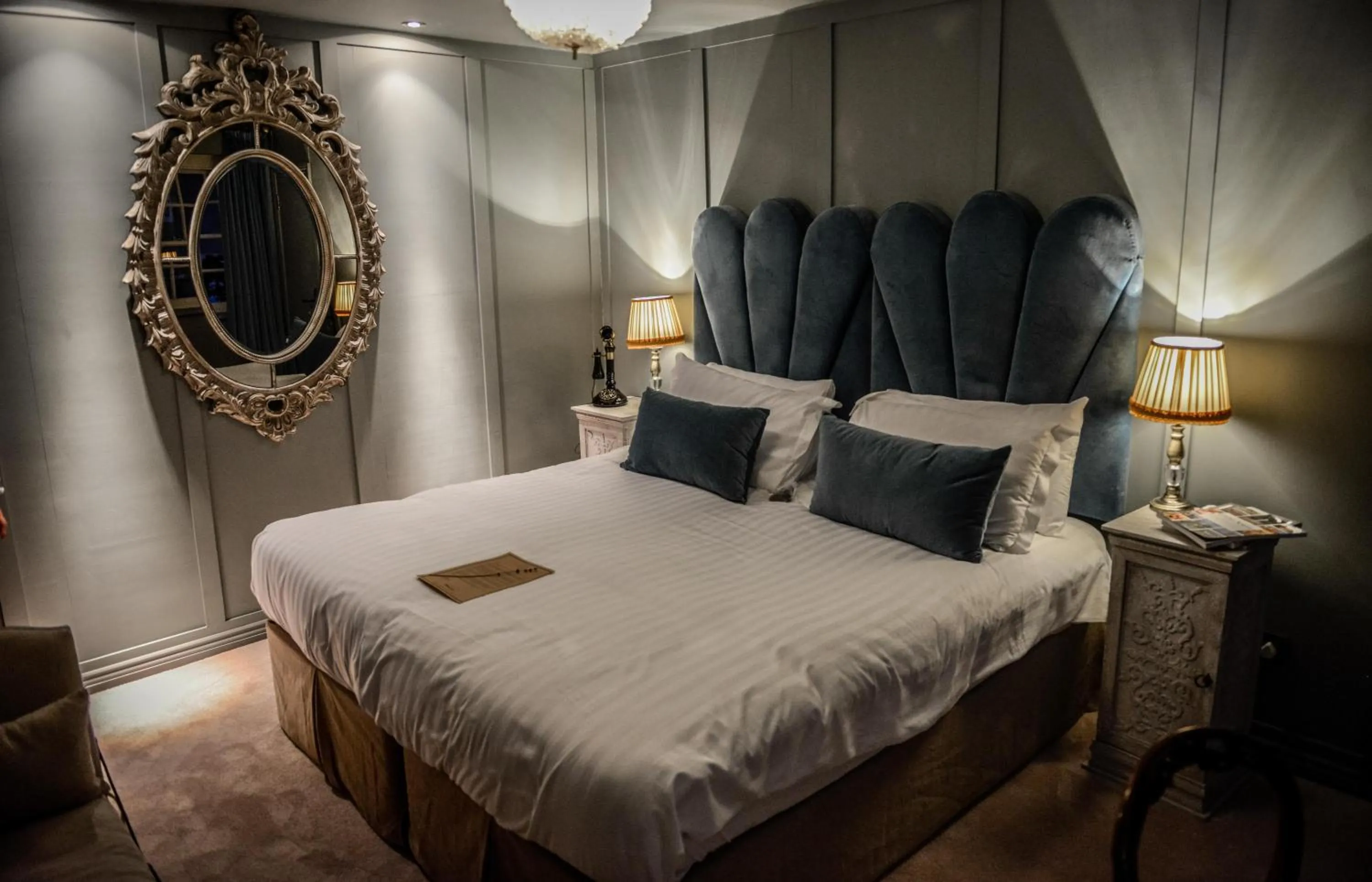 Bed in Le Petit Chateau & William de Percy