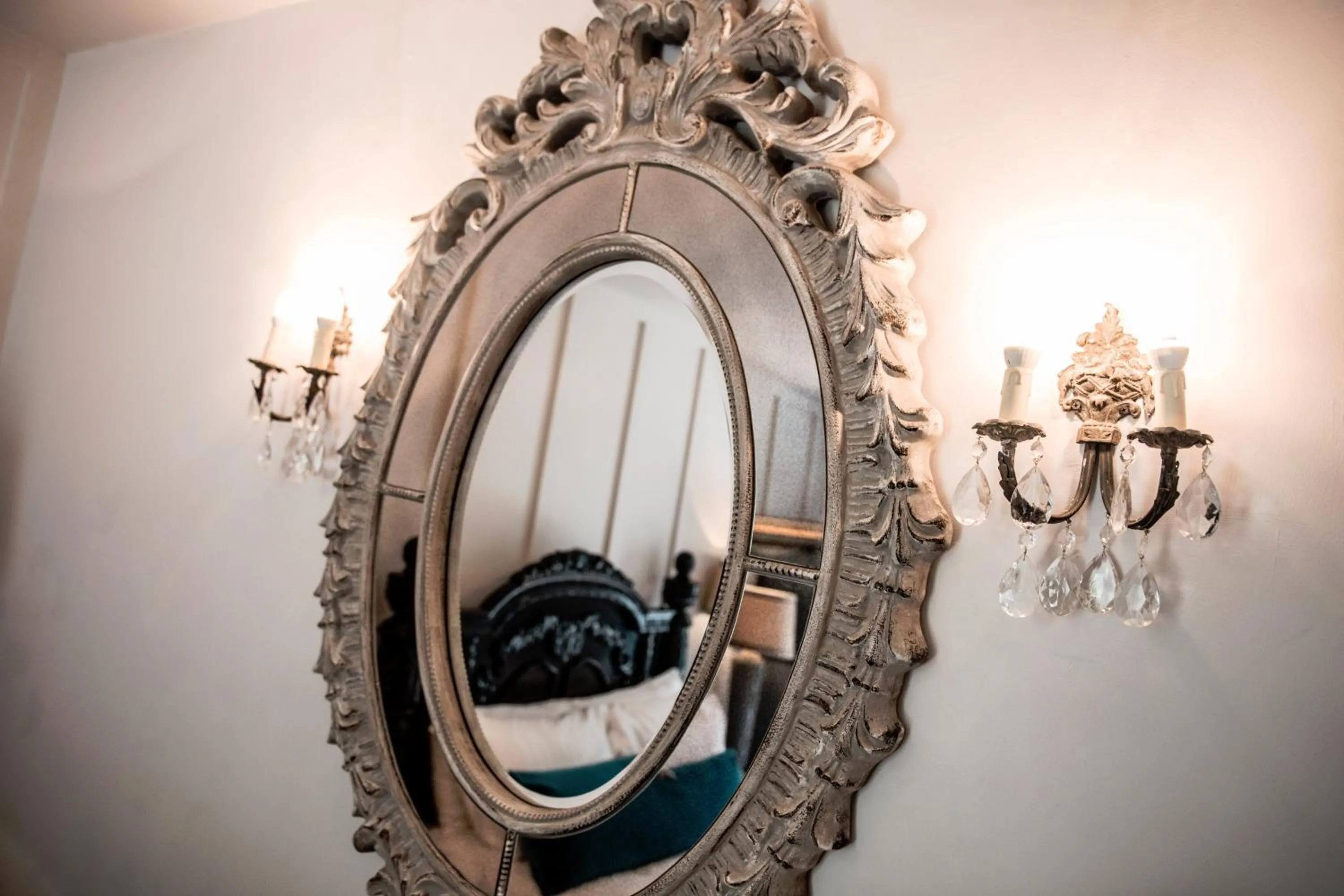 Property building in Le Petit Chateau & William de Percy