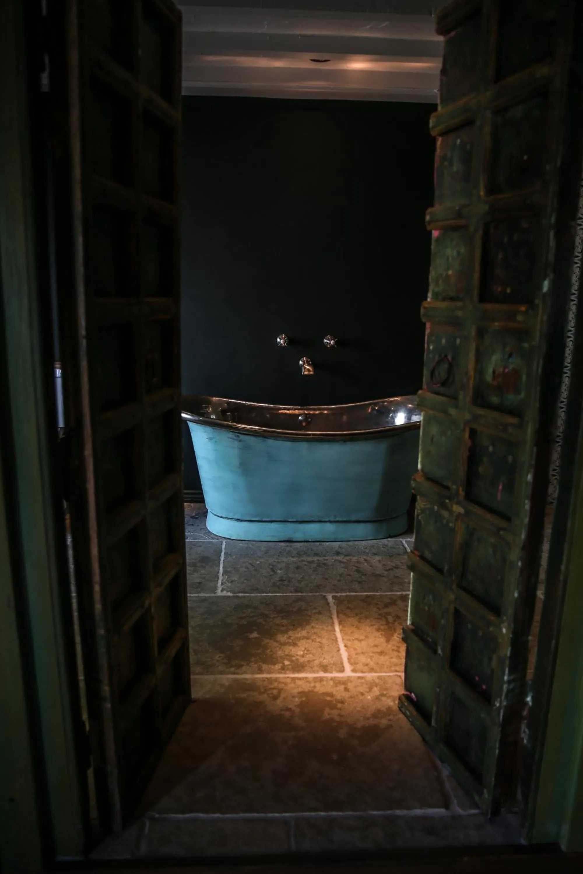 Bath in Le Petit Chateau & William de Percy