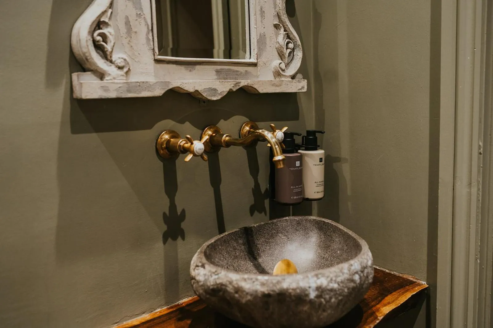 Le Petit Chateau & William de Percy