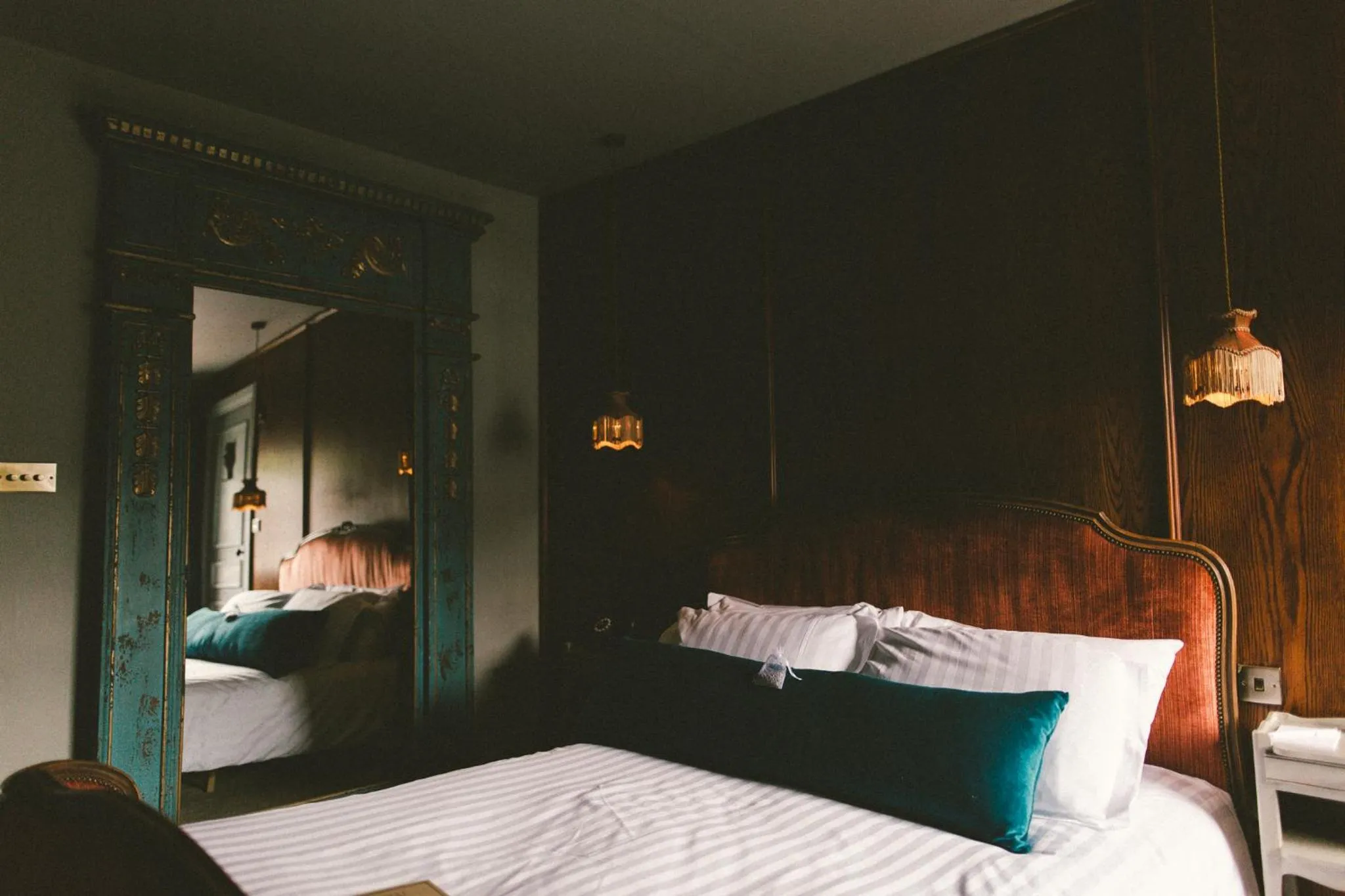 Bed in Le Petit Chateau & William de Percy